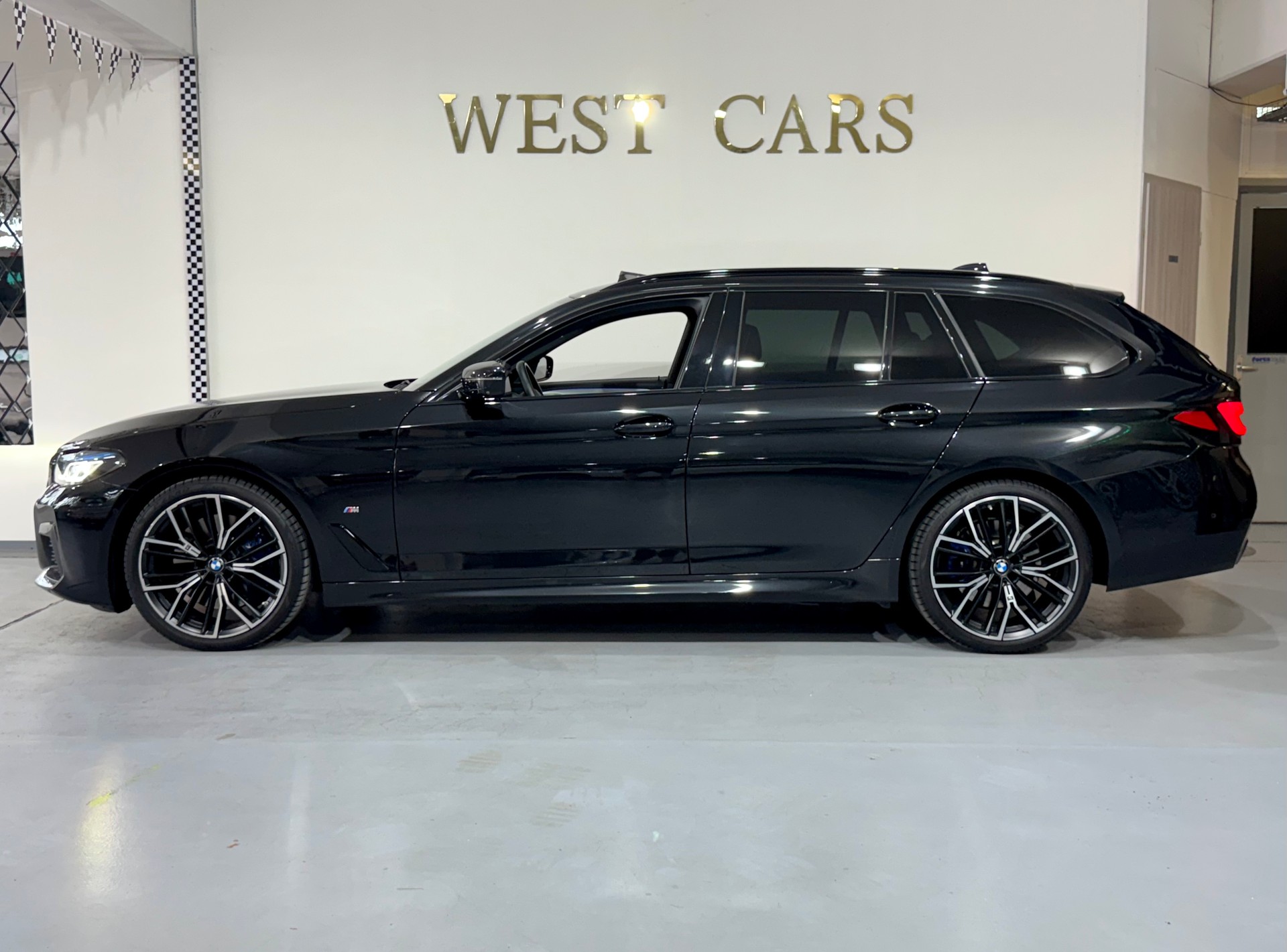 BMW 540d xDrive 48V Touring M Sport Steptronic-image-1