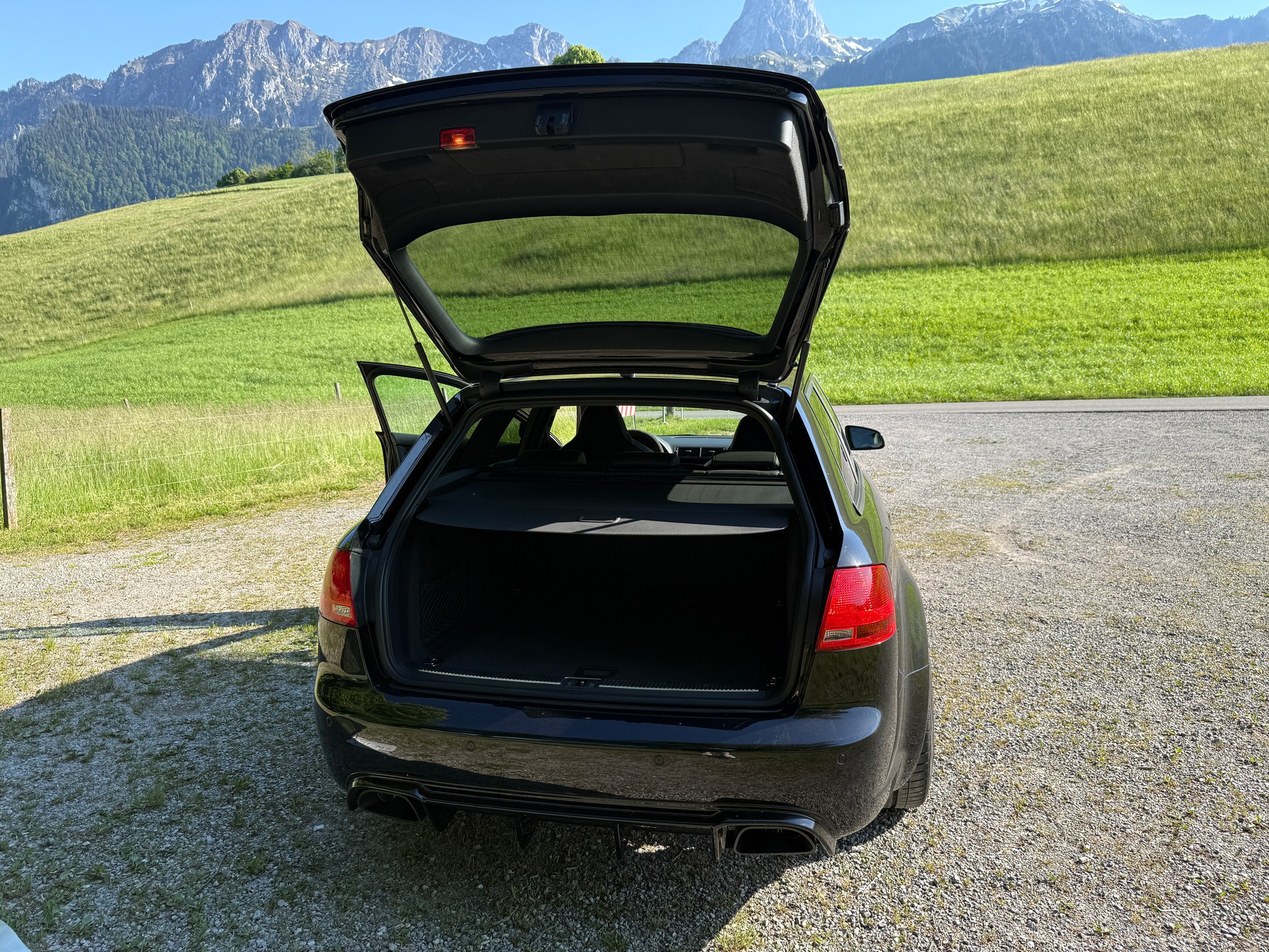 AUDI 4.2 V8 quattro-image-3