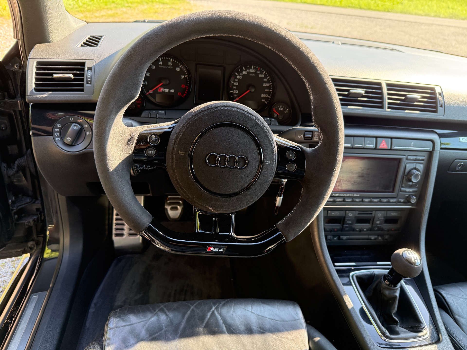 AUDI 4.2 V8 quattro-image-14
