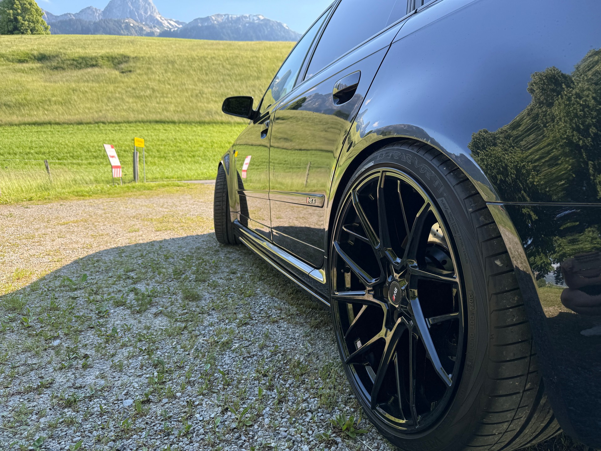 AUDI 4.2 V8 quattro-image-9