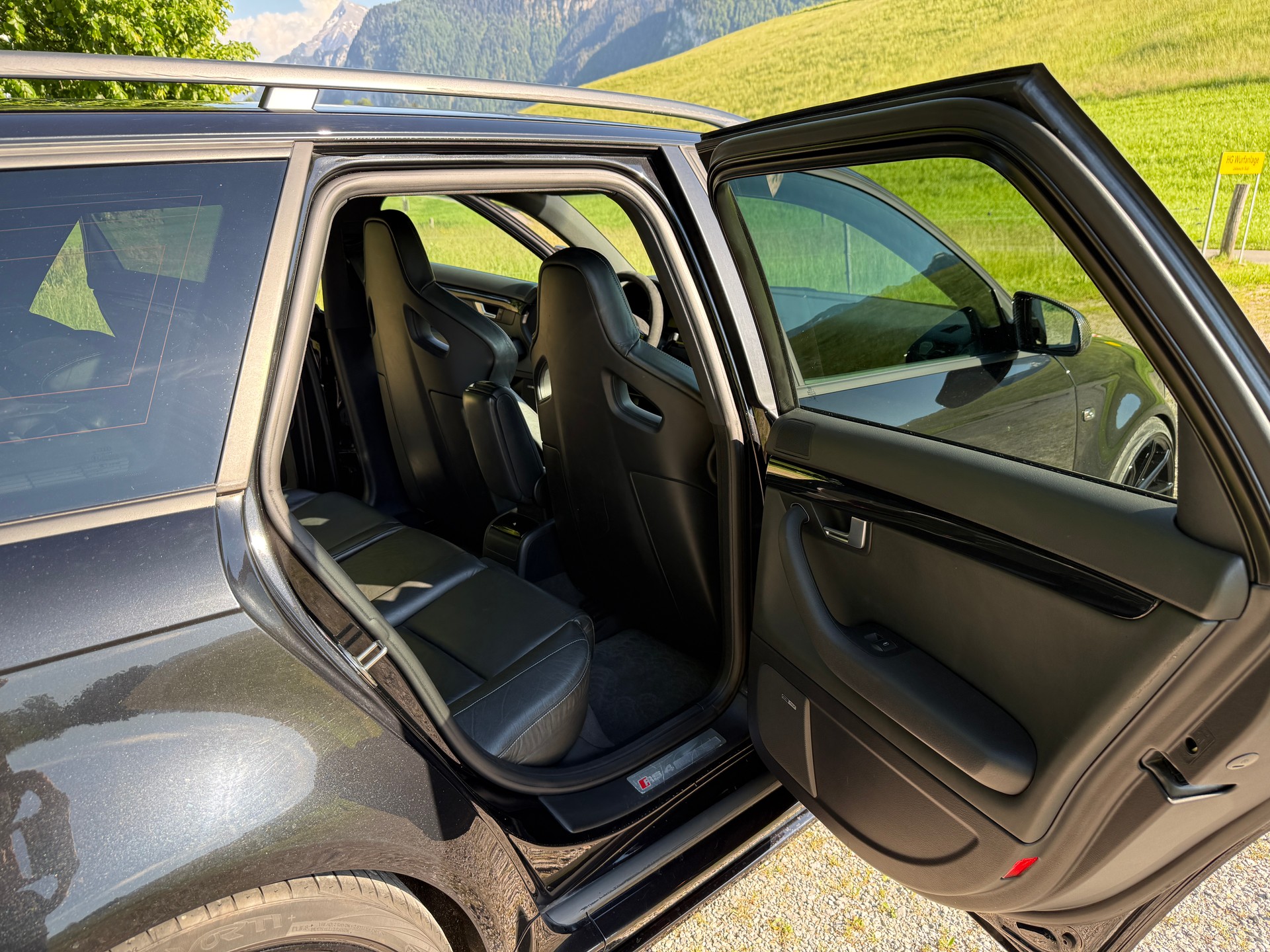 AUDI 4.2 V8 quattro-image-17