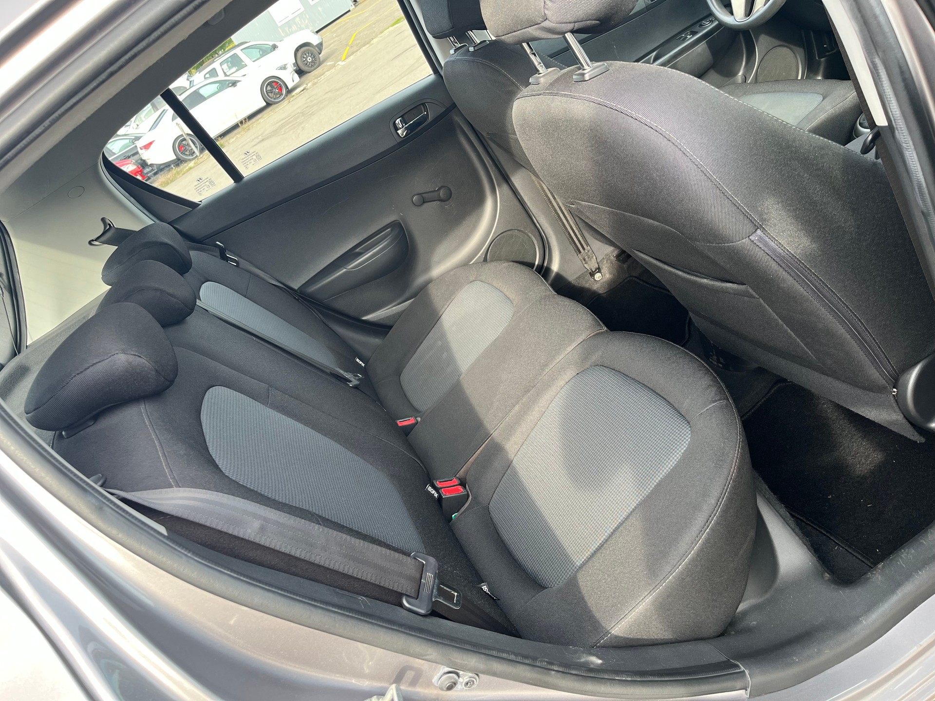 HYUNDAI Limousine mit frisch MFK 26/8/2026 und frisch Servic-image-15