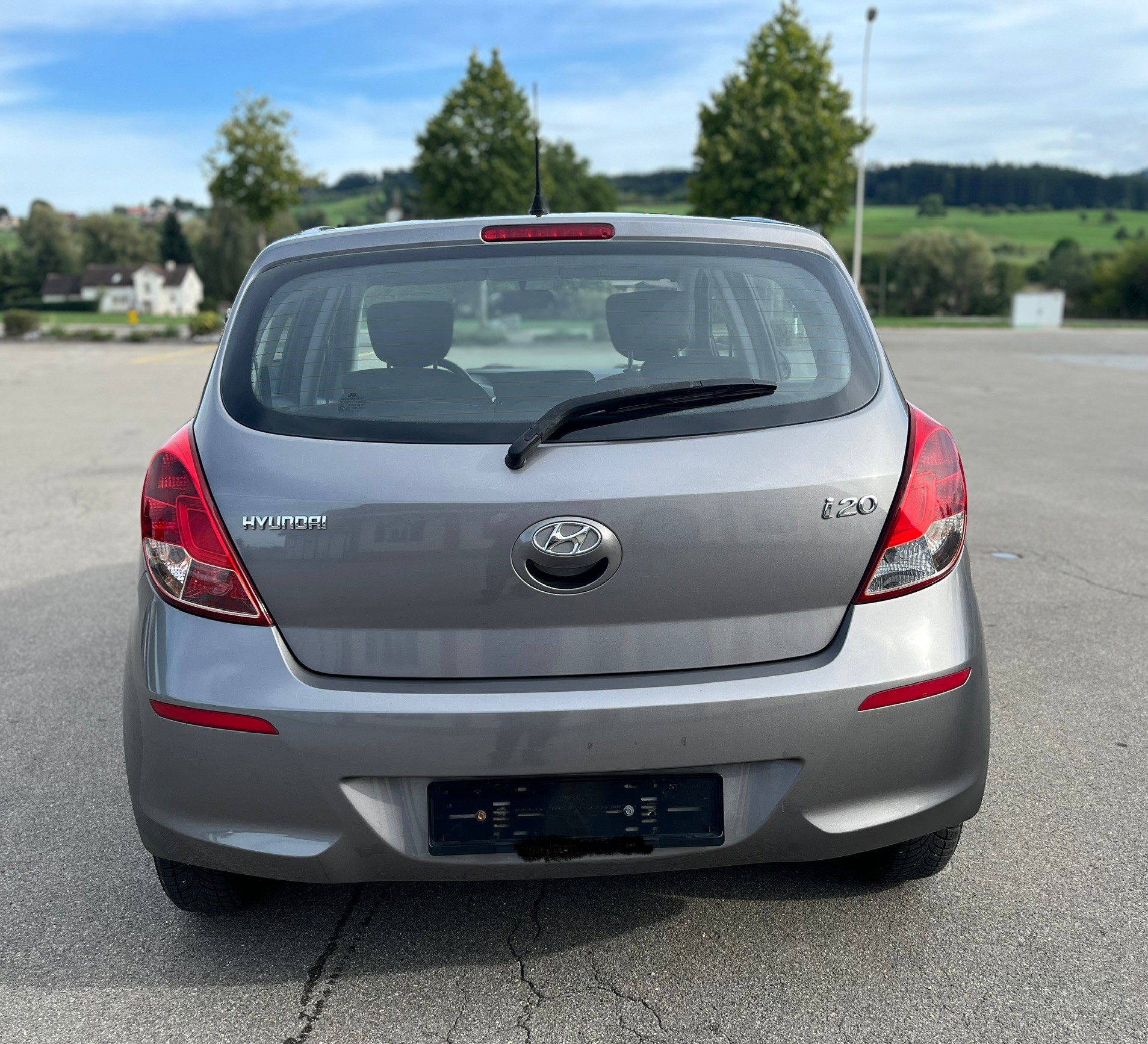 HYUNDAI Limousine mit frisch MFK 26/8/2026 und frisch Servic-image-3