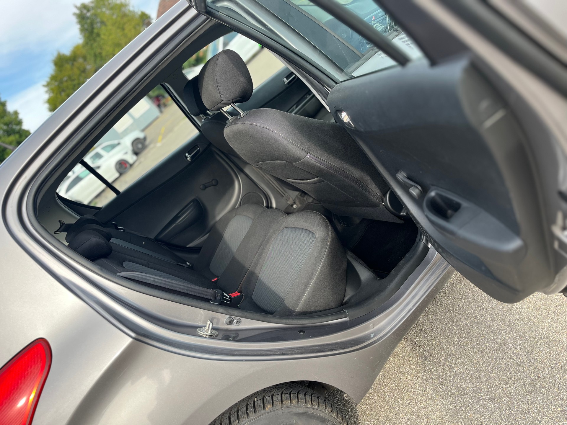 HYUNDAI Limousine mit frisch MFK 26/8/2026 und frisch Servic-image-9