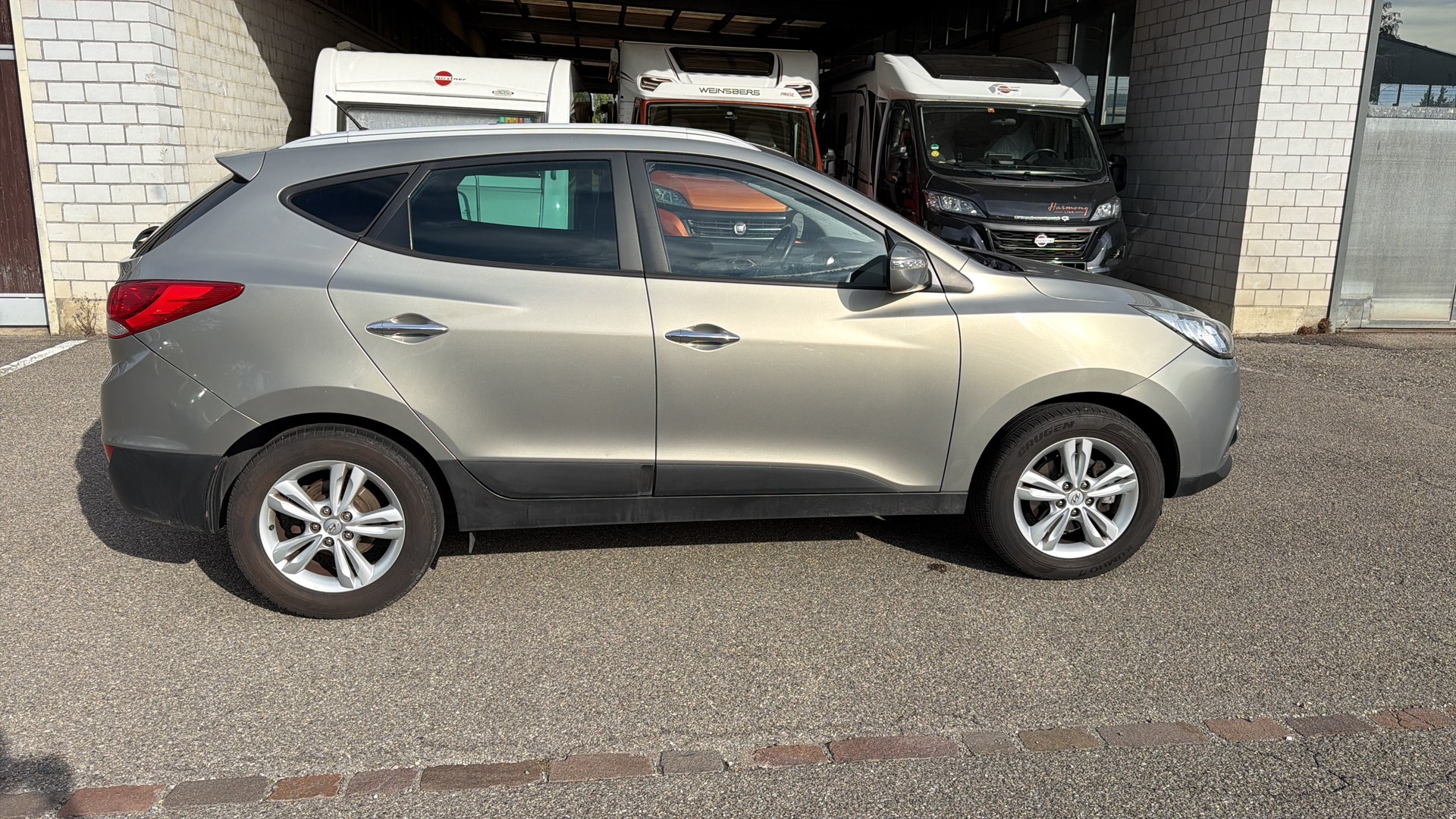 HYUNDAI iX 35 2.0 Premium 4WD Automatic-image-4