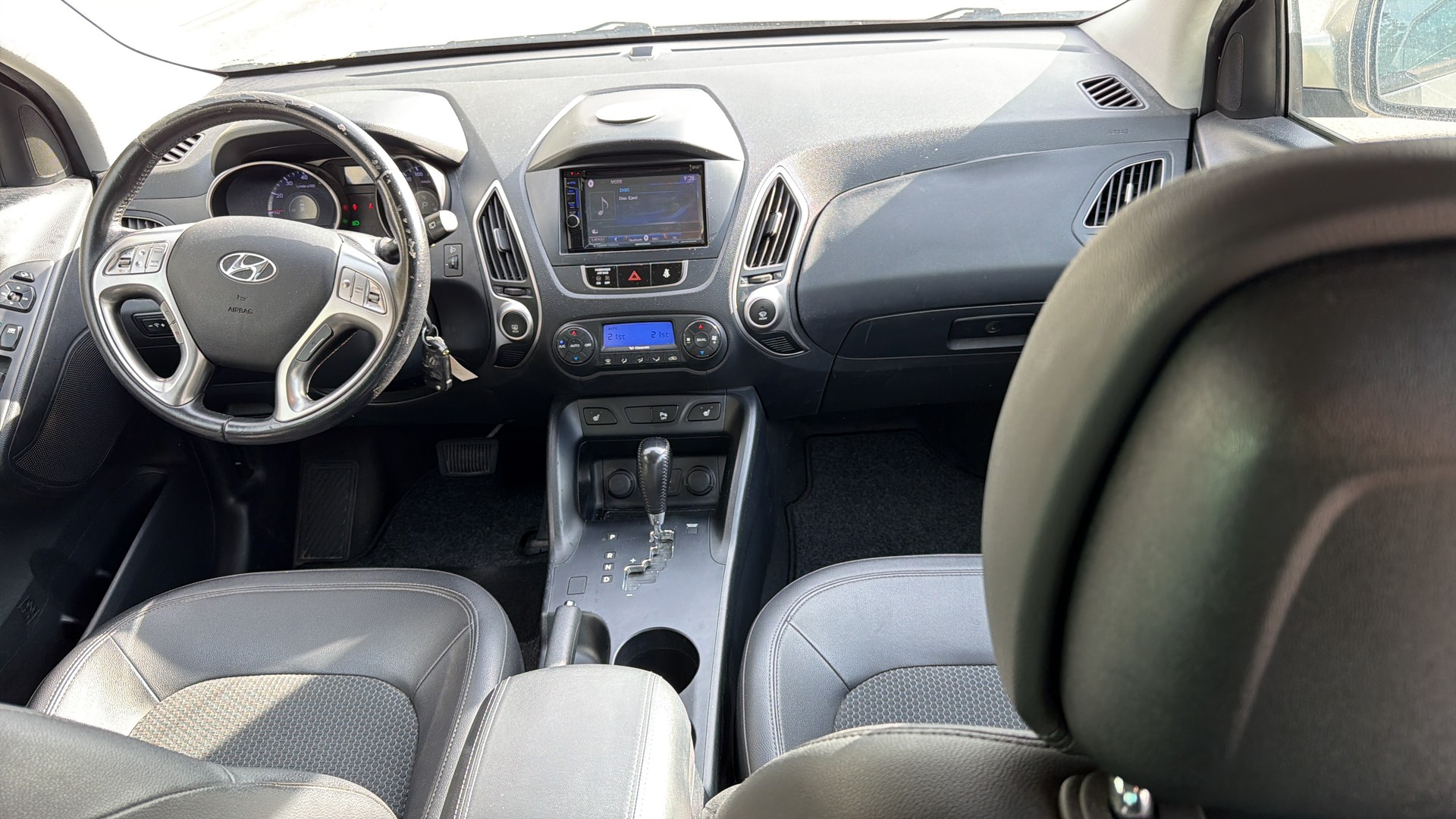 HYUNDAI iX 35 2.0 Premium 4WD Automatic-image-5