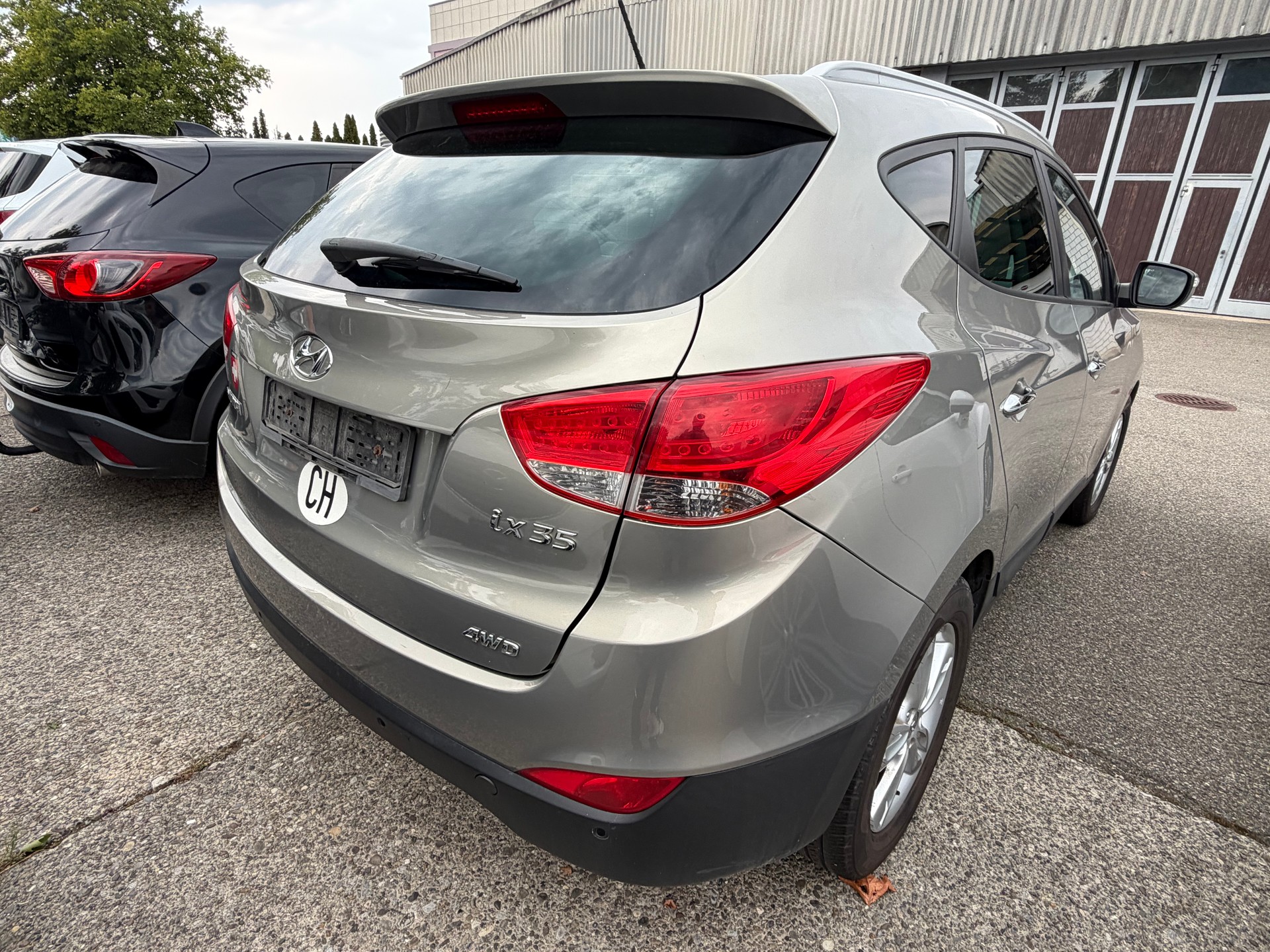 HYUNDAI iX 35 2.0 Premium 4WD Automatic-image-2