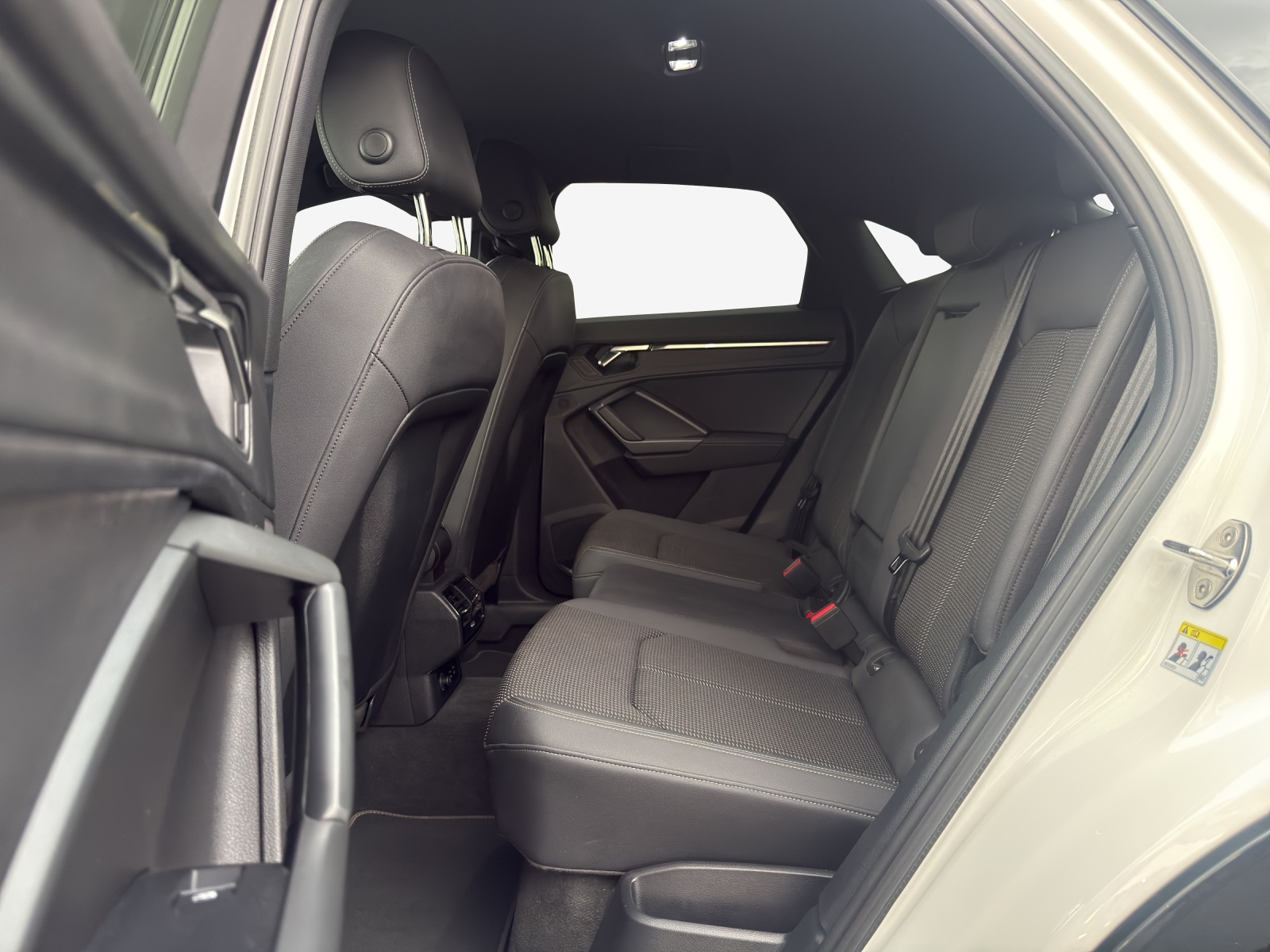 AUDI Q3 Sportback 45 TFSI e S line S-tronic-image-12
