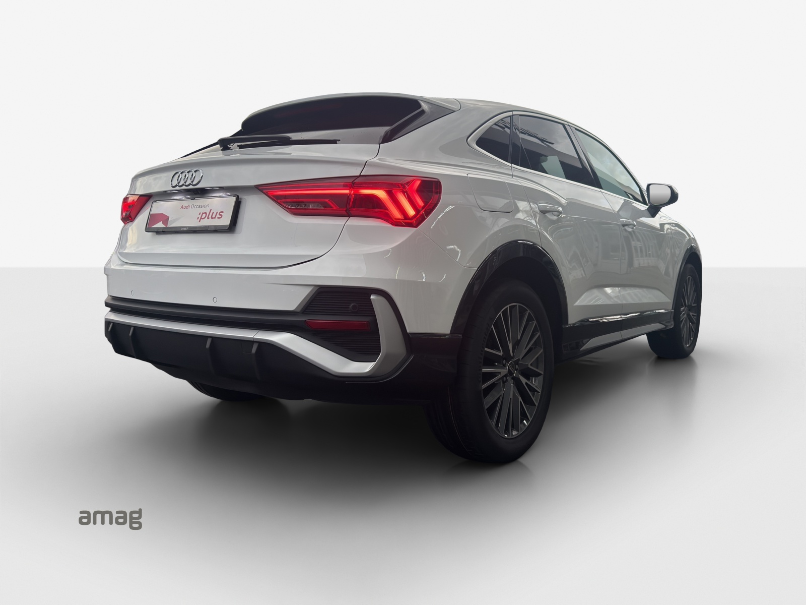AUDI Q3 Sportback 45 TFSI e S line S-tronic-image-5
