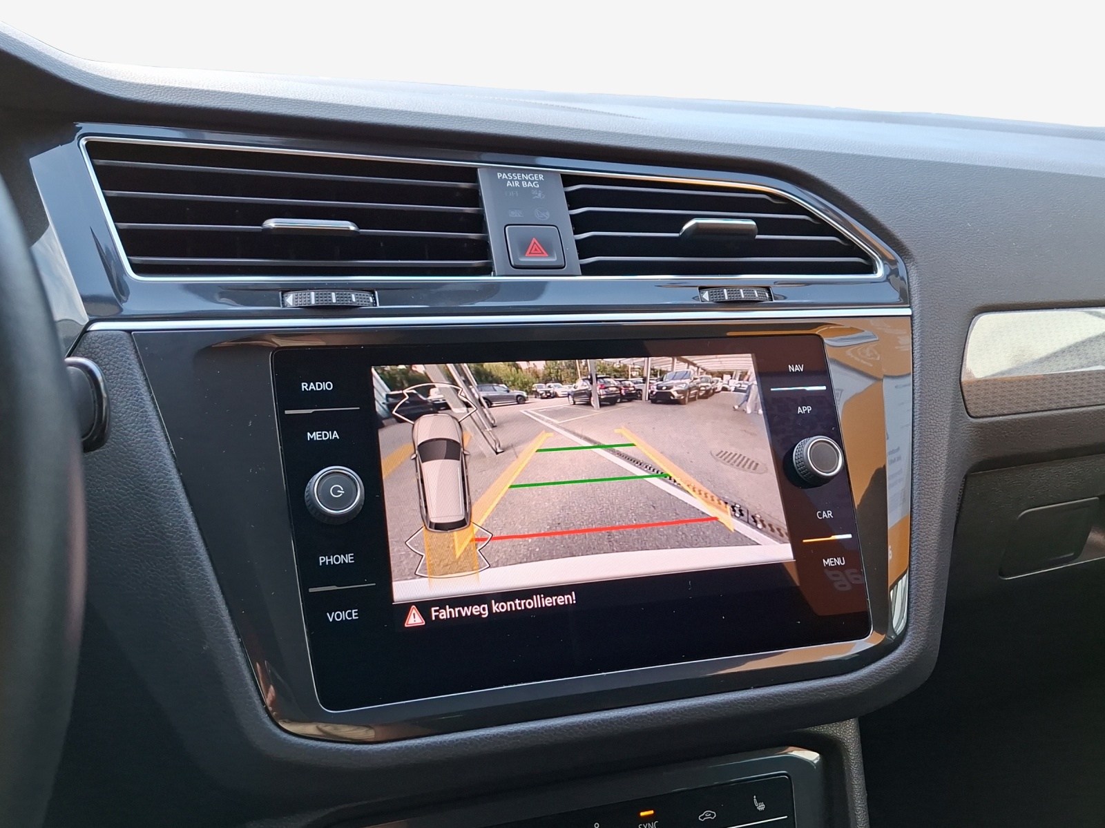 VW Tiguan 2.0TSI Life 4Motion DSG-image-12