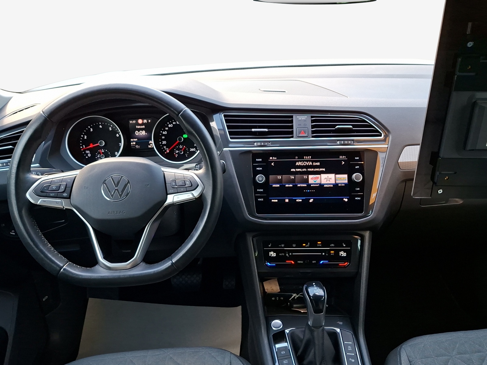 VW Tiguan 2.0TSI Life 4Motion DSG-image-8