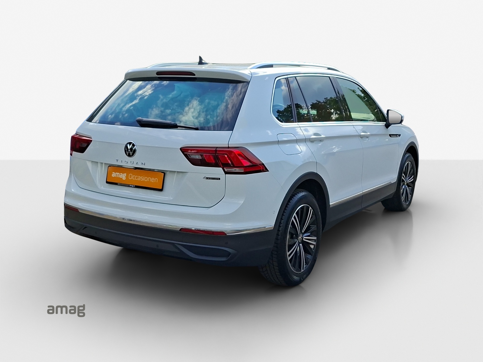 VW Tiguan 2.0TSI Life 4Motion DSG-image-4