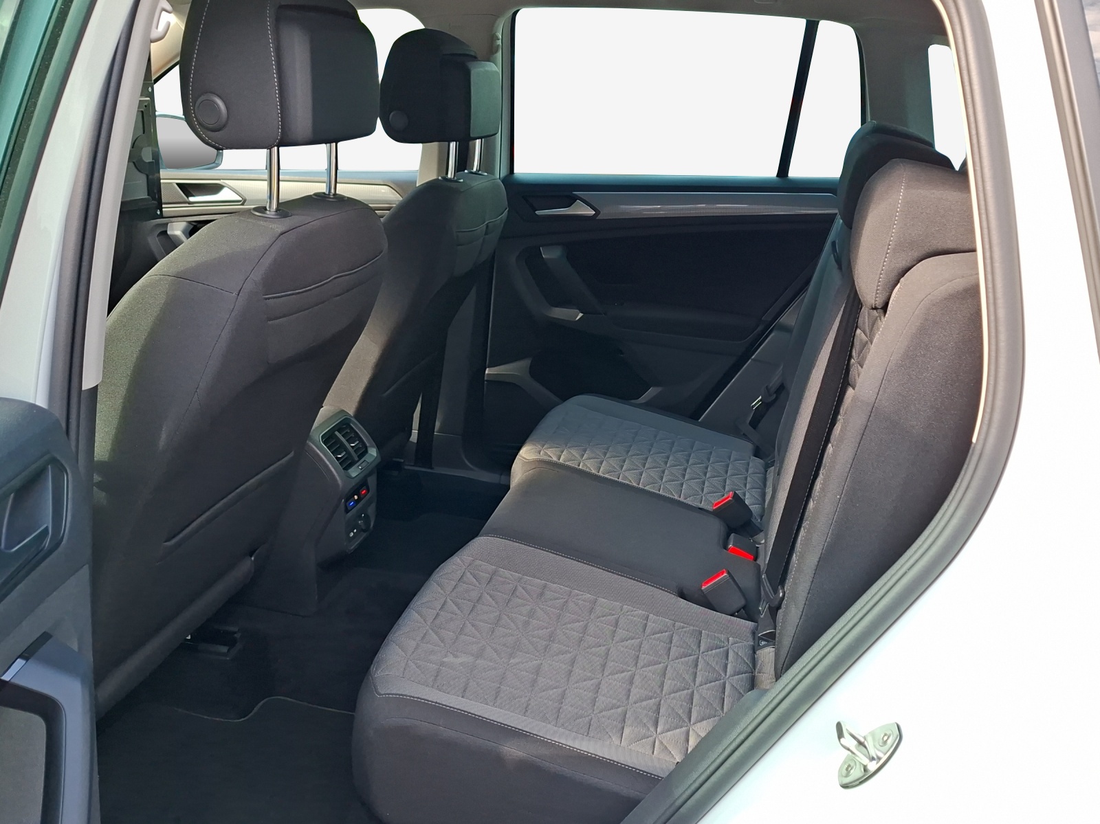 VW Tiguan 2.0TSI Life 4Motion DSG-image-11