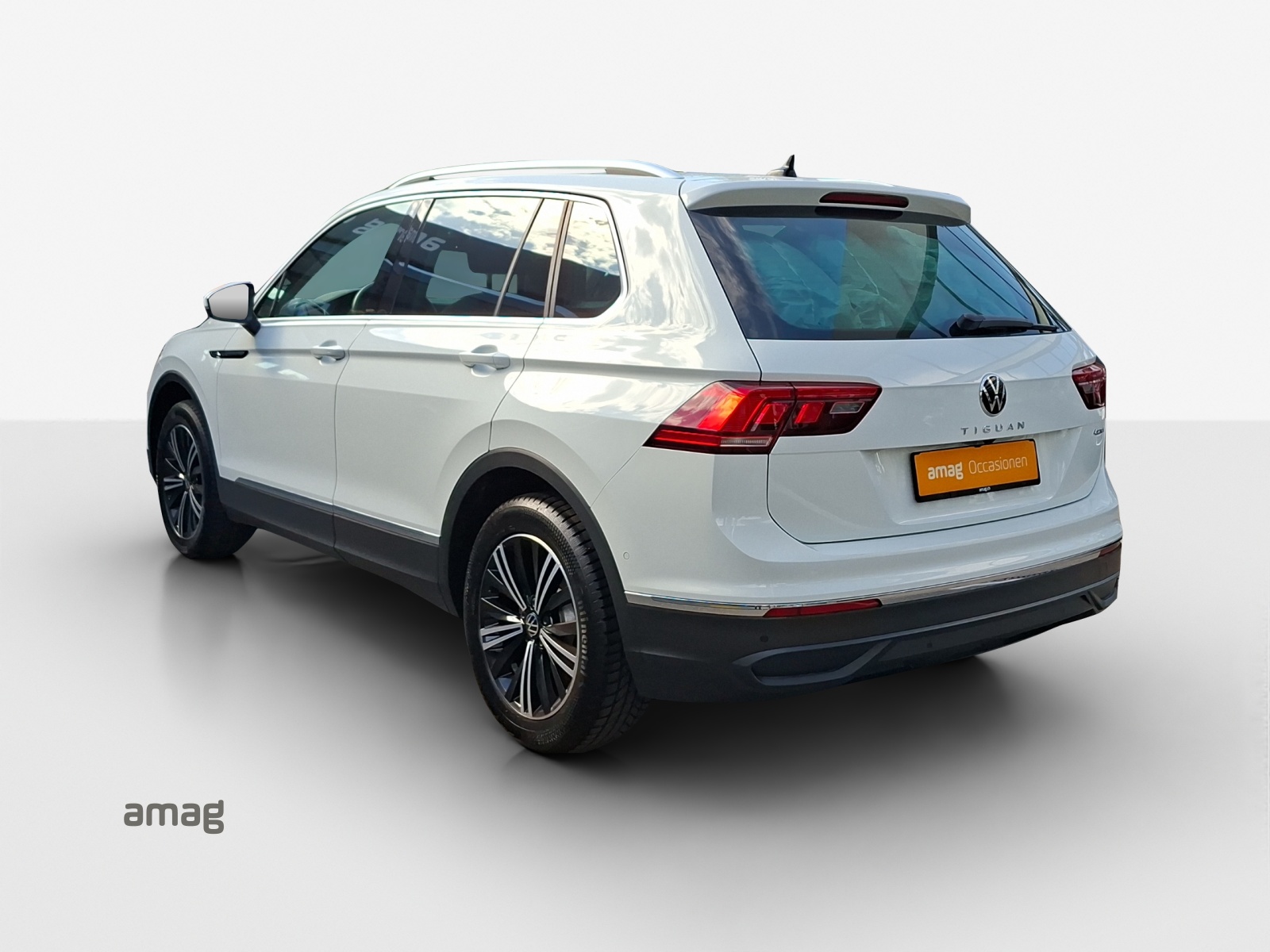 VW Tiguan 2.0TSI Life 4Motion DSG-image-2