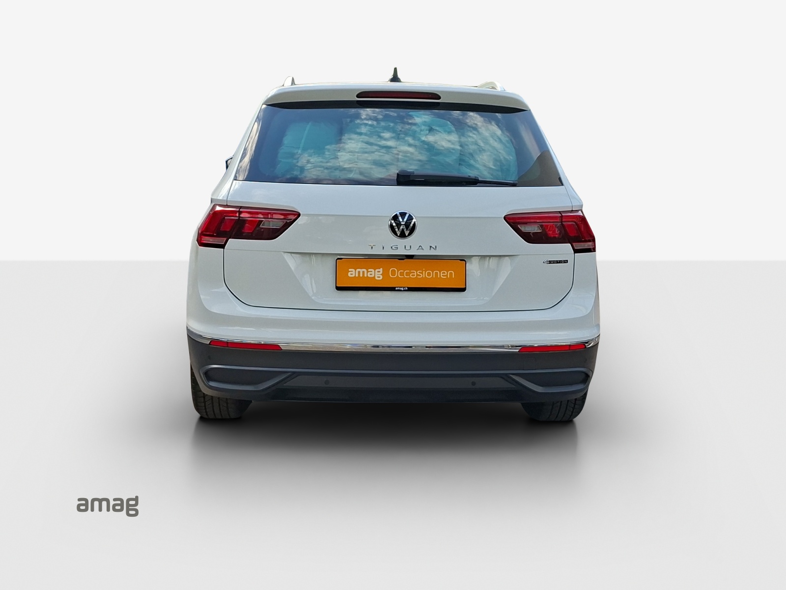VW Tiguan 2.0TSI Life 4Motion DSG-image-3
