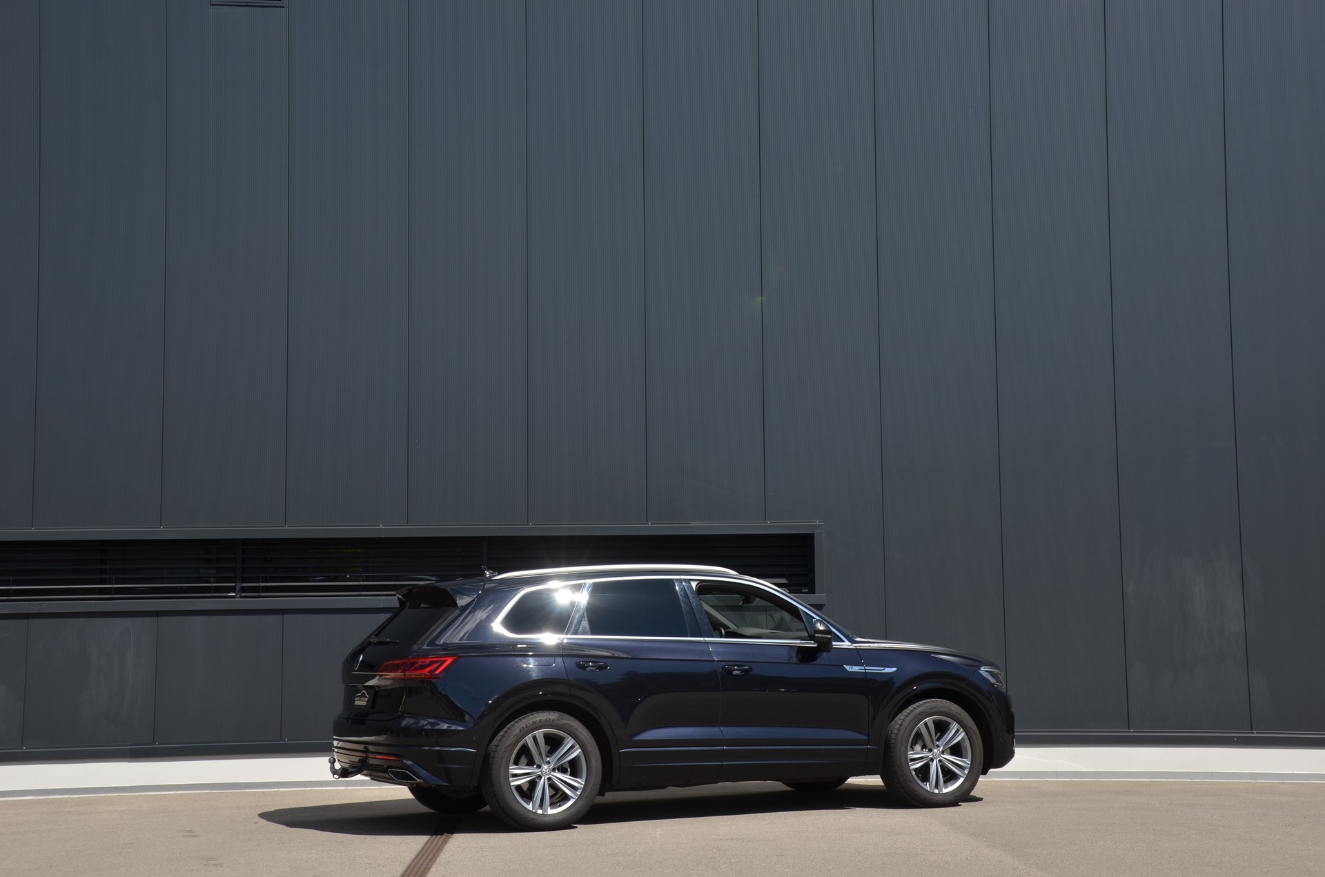 VW Touareg 3.0 TDI R Line Tiptronic-image-3