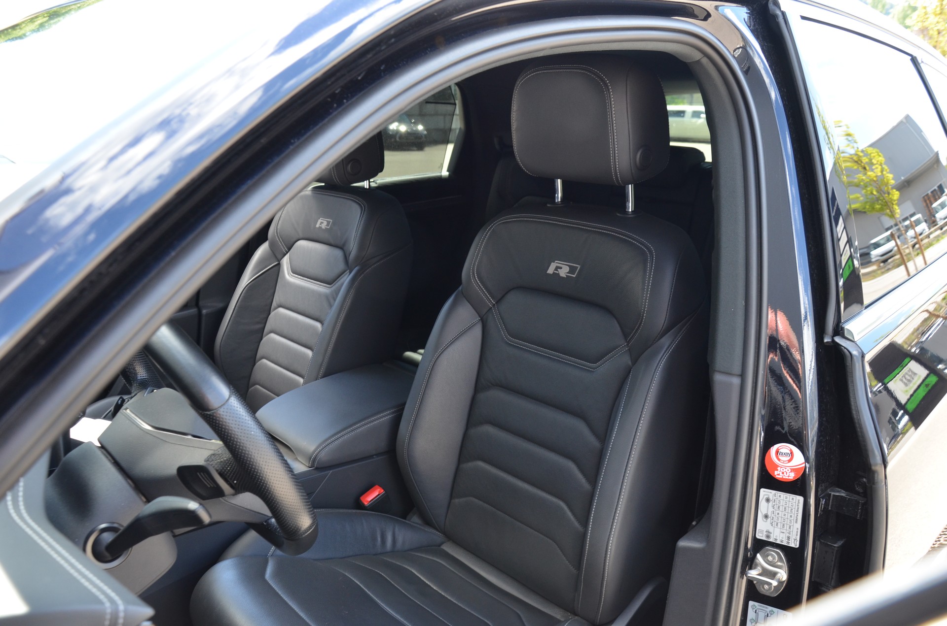 VW Touareg 3.0 TDI R Line Tiptronic-image-18