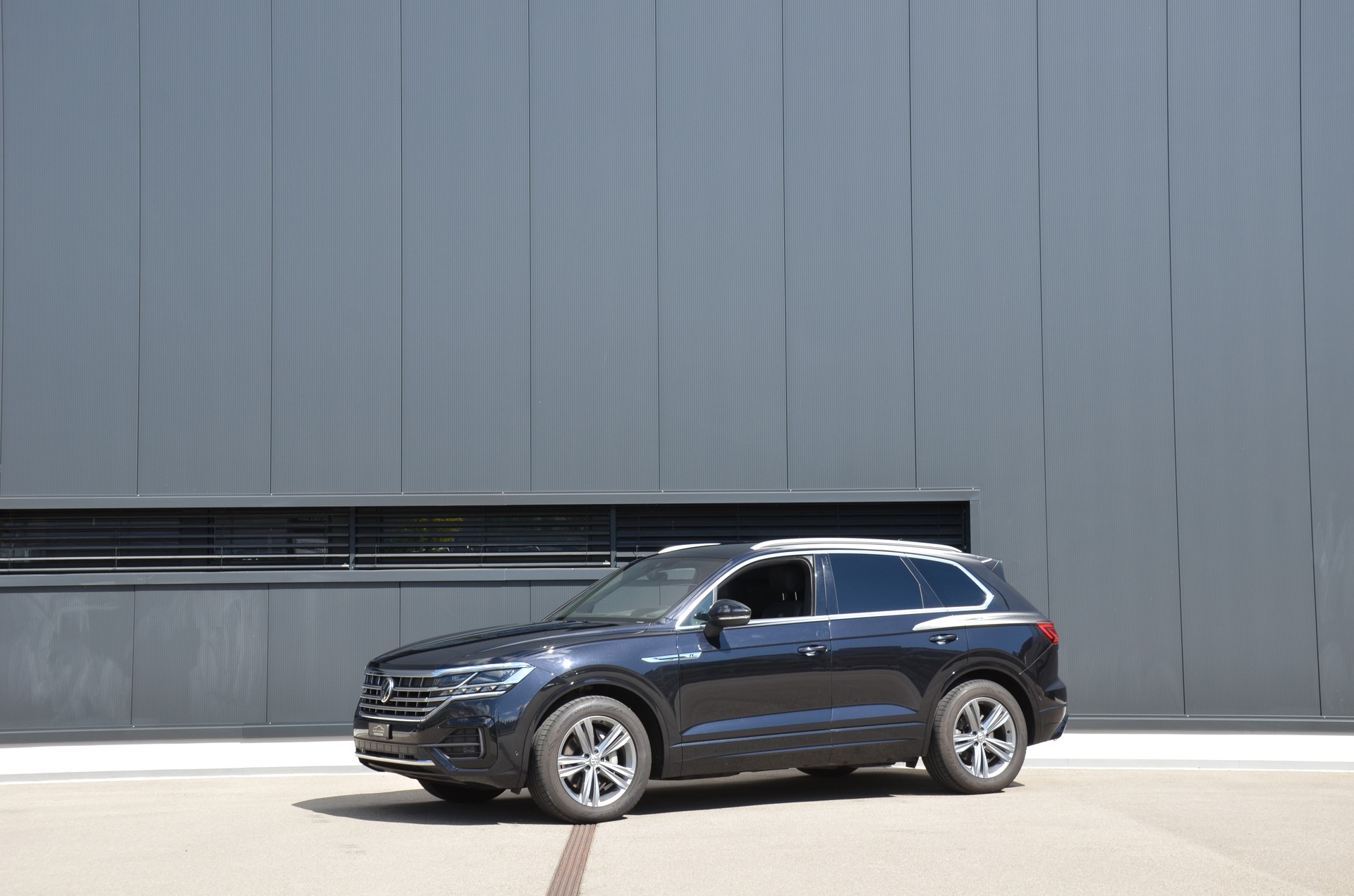 VW Touareg 3.0 TDI R Line Tiptronic-image-1