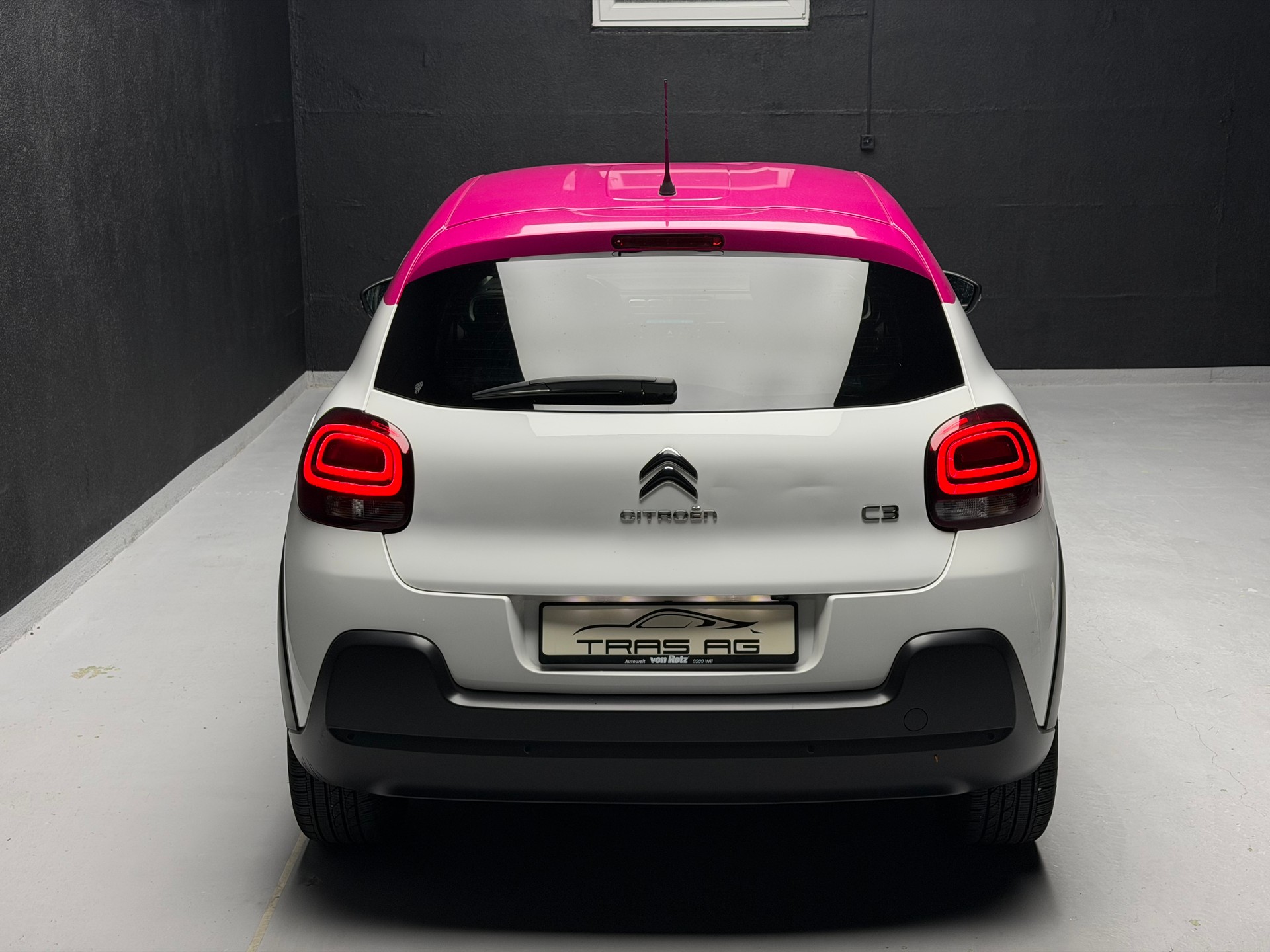 CITROEN C3 1.2i PureTech Shine EAT6-image-3