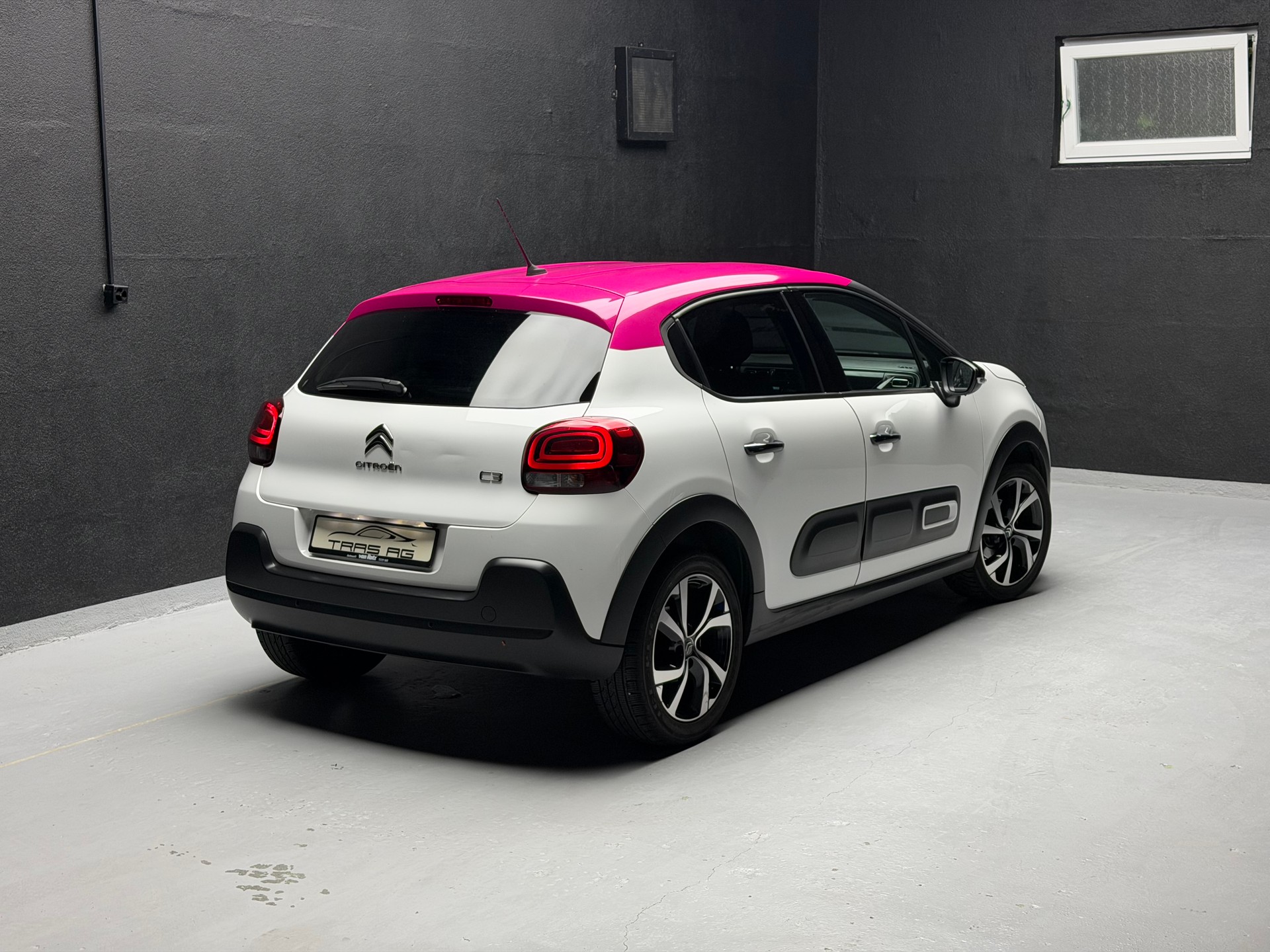 CITROEN C3 1.2i PureTech Shine EAT6-image-2