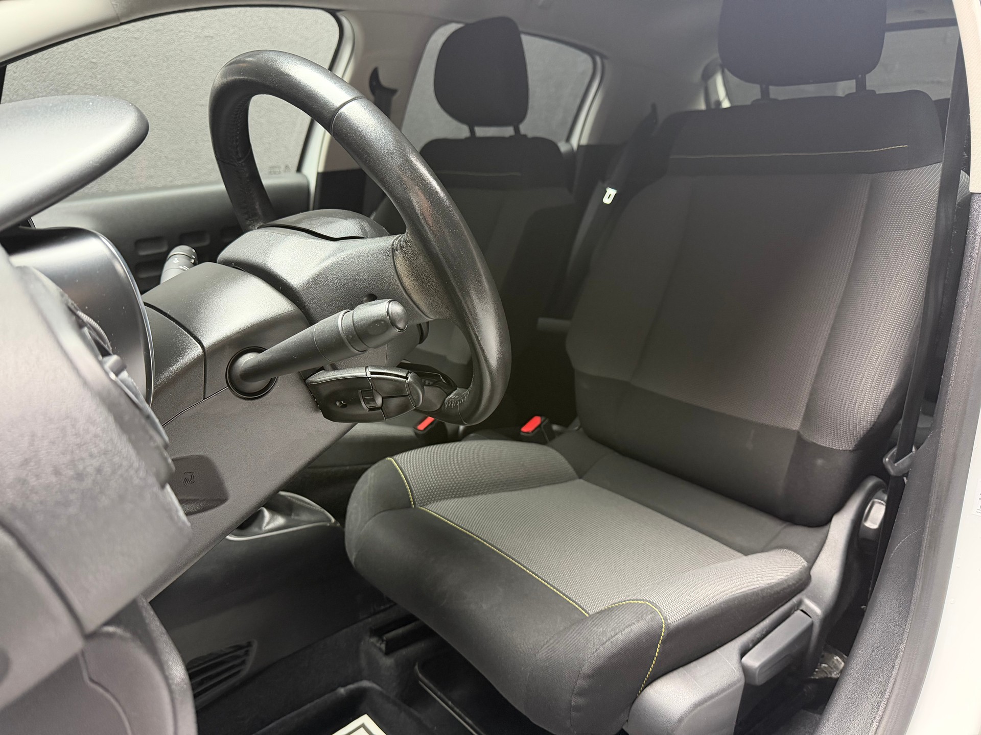 CITROEN C3 1.2i PureTech Shine EAT6-image-8