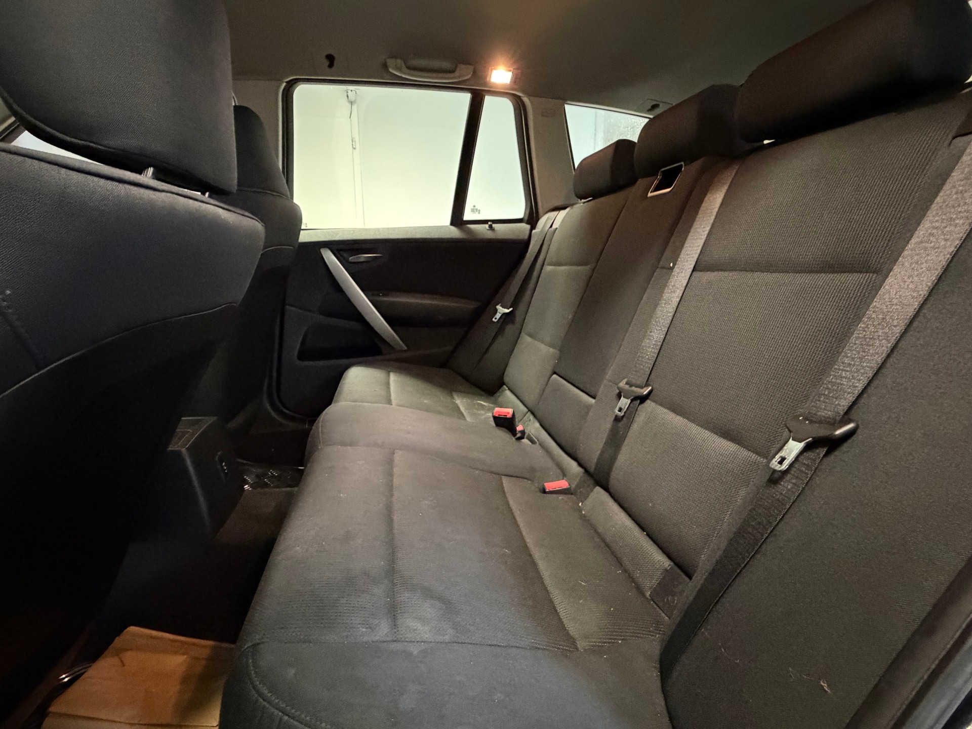 BMW X3 2.0i-image-18