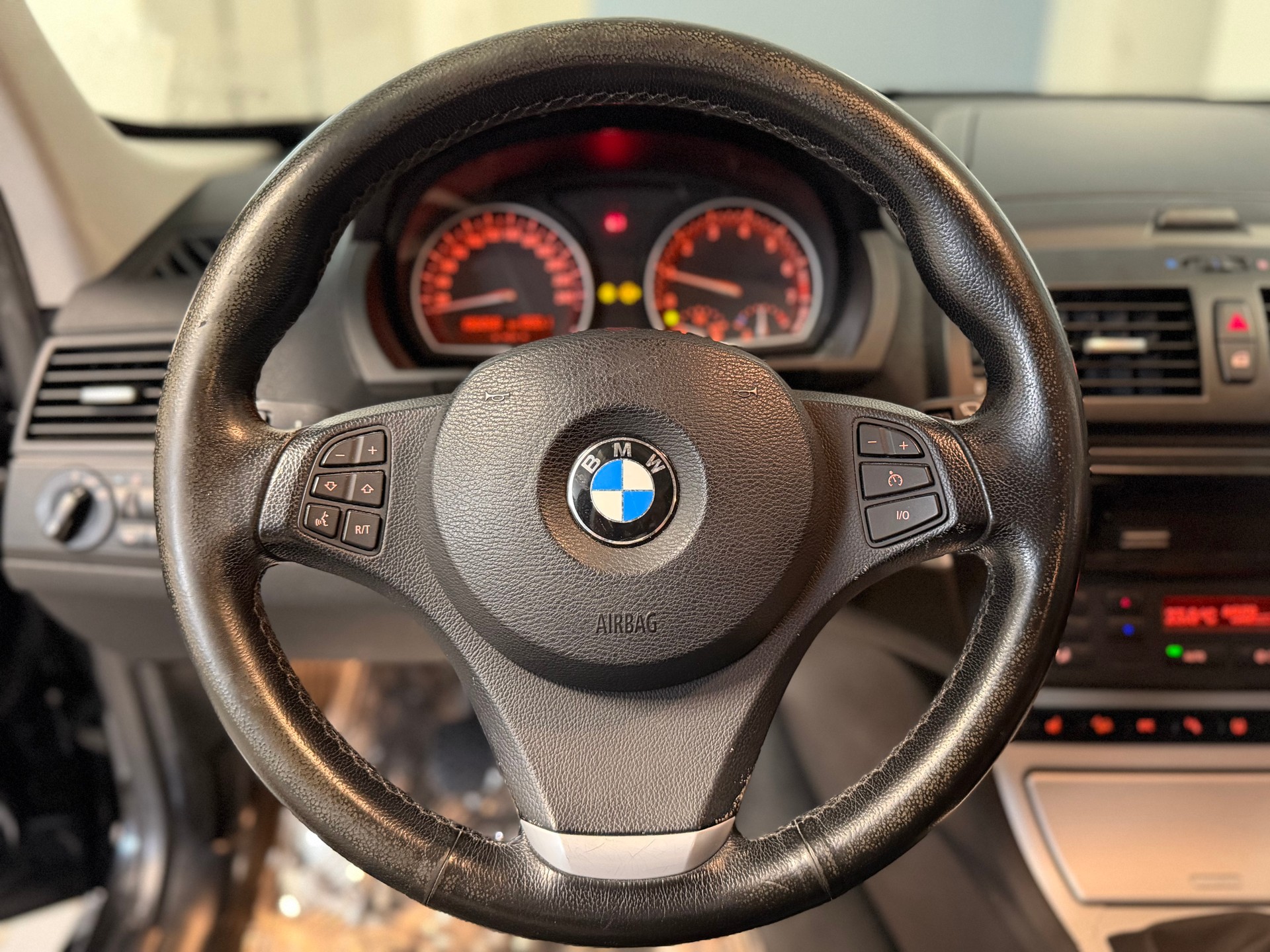 BMW X3 2.0i-image-15