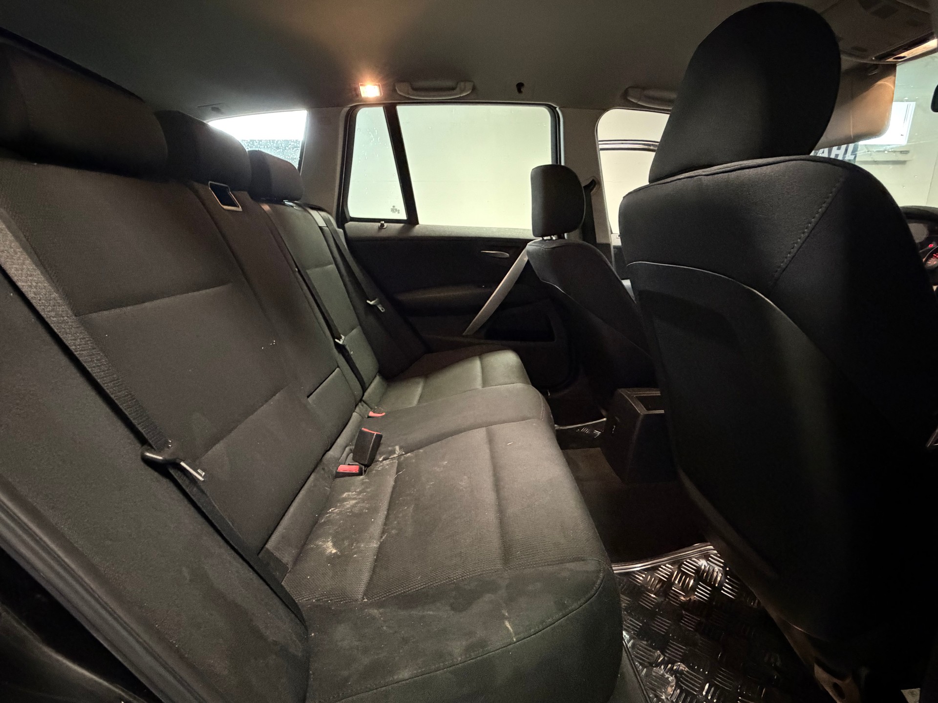 BMW X3 2.0i-image-17