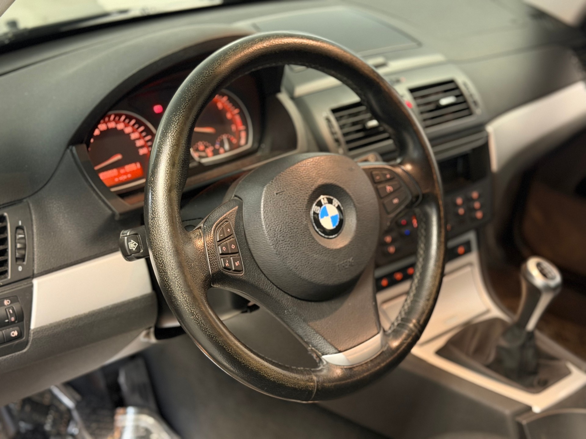 BMW X3 2.0i-image-7