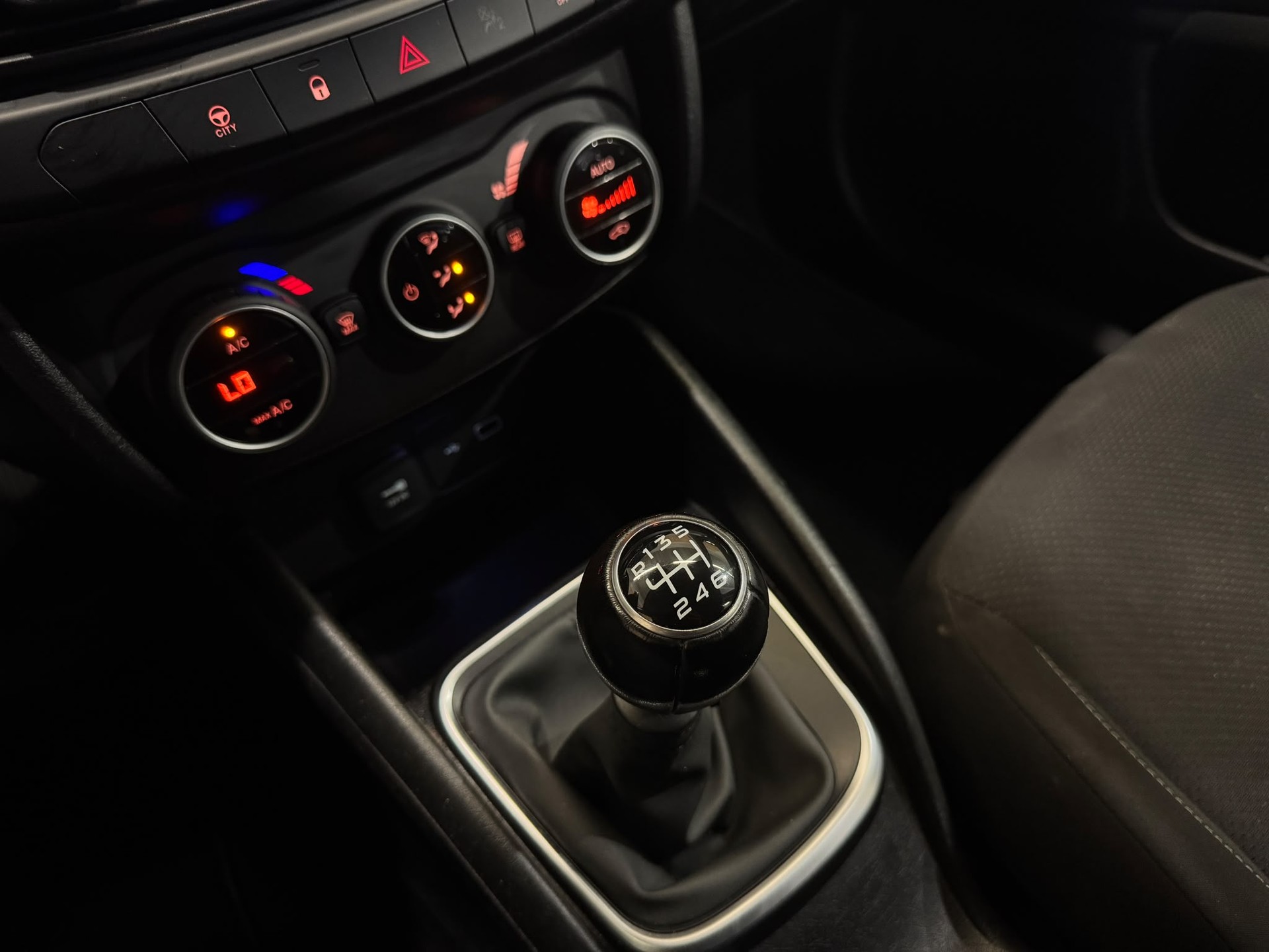 FIAT Tipo 1.6MJ Station Wagon Lounge-image-9