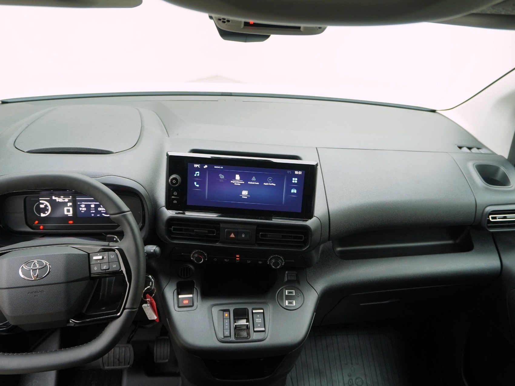 TOYOTA Proace City Van L1 52KWh Active-image-10