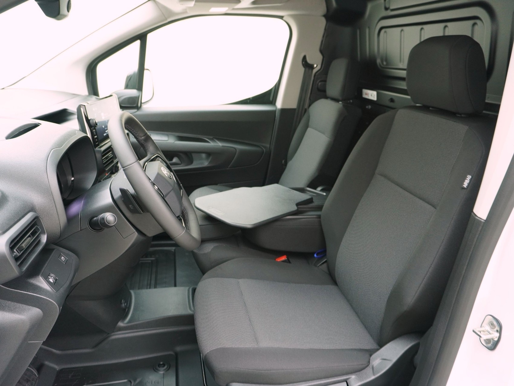 TOYOTA Proace City Van L1 52KWh Active-image-8