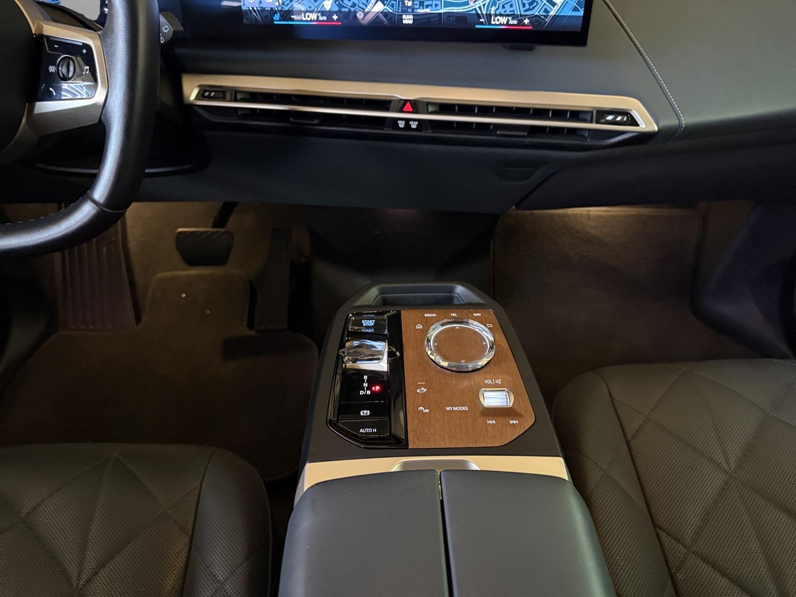 BMW iX xDrive50 SportPaket-image-16