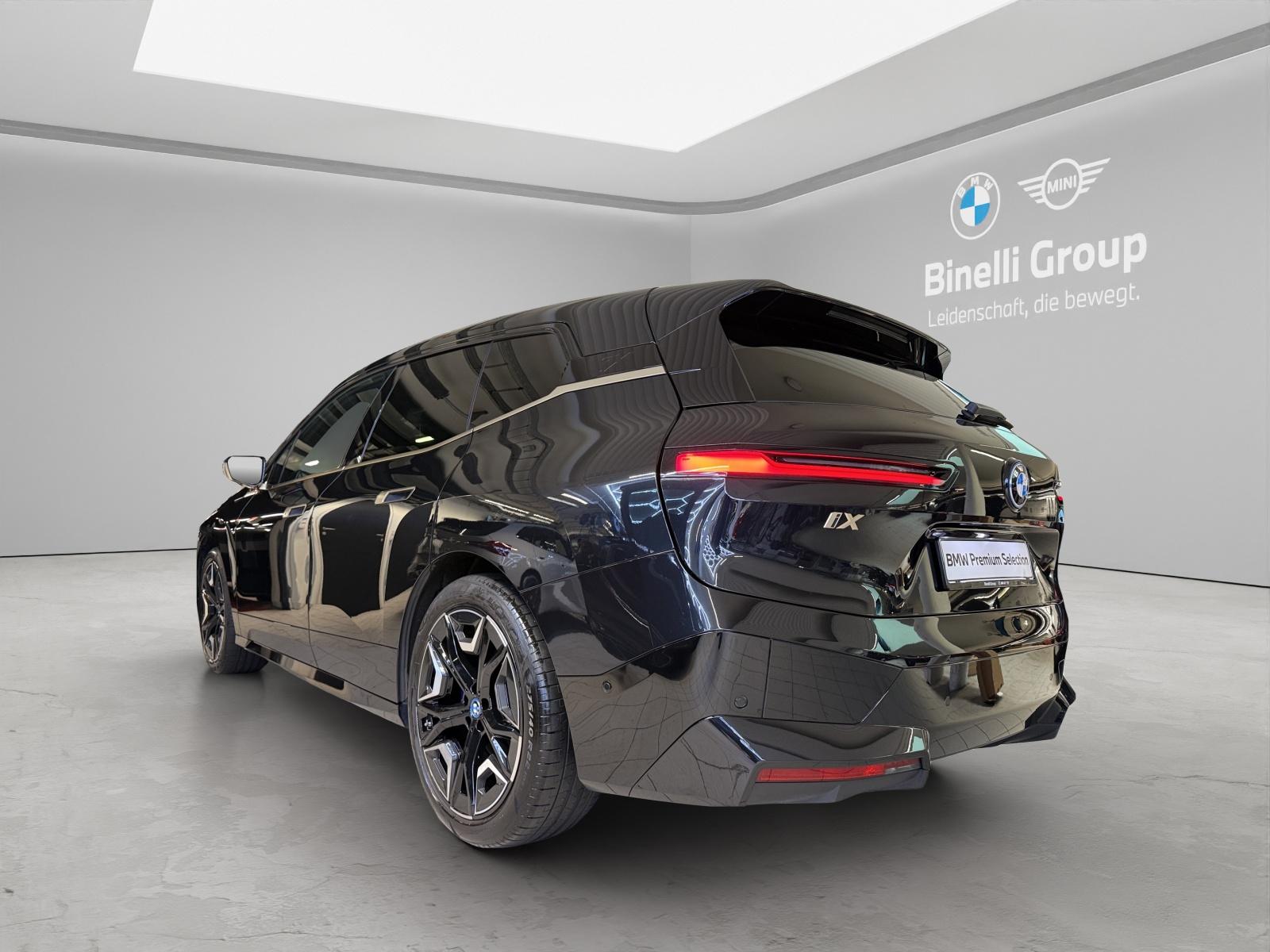 BMW iX xDrive50 SportPaket-image-3