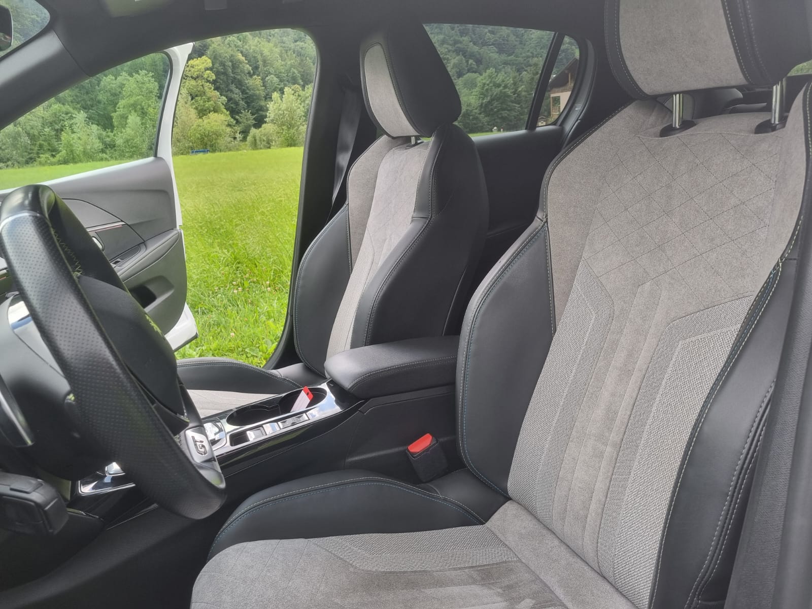 PEUGEOT 208 1.2 Turbo 130 PS GT Pack-image-11