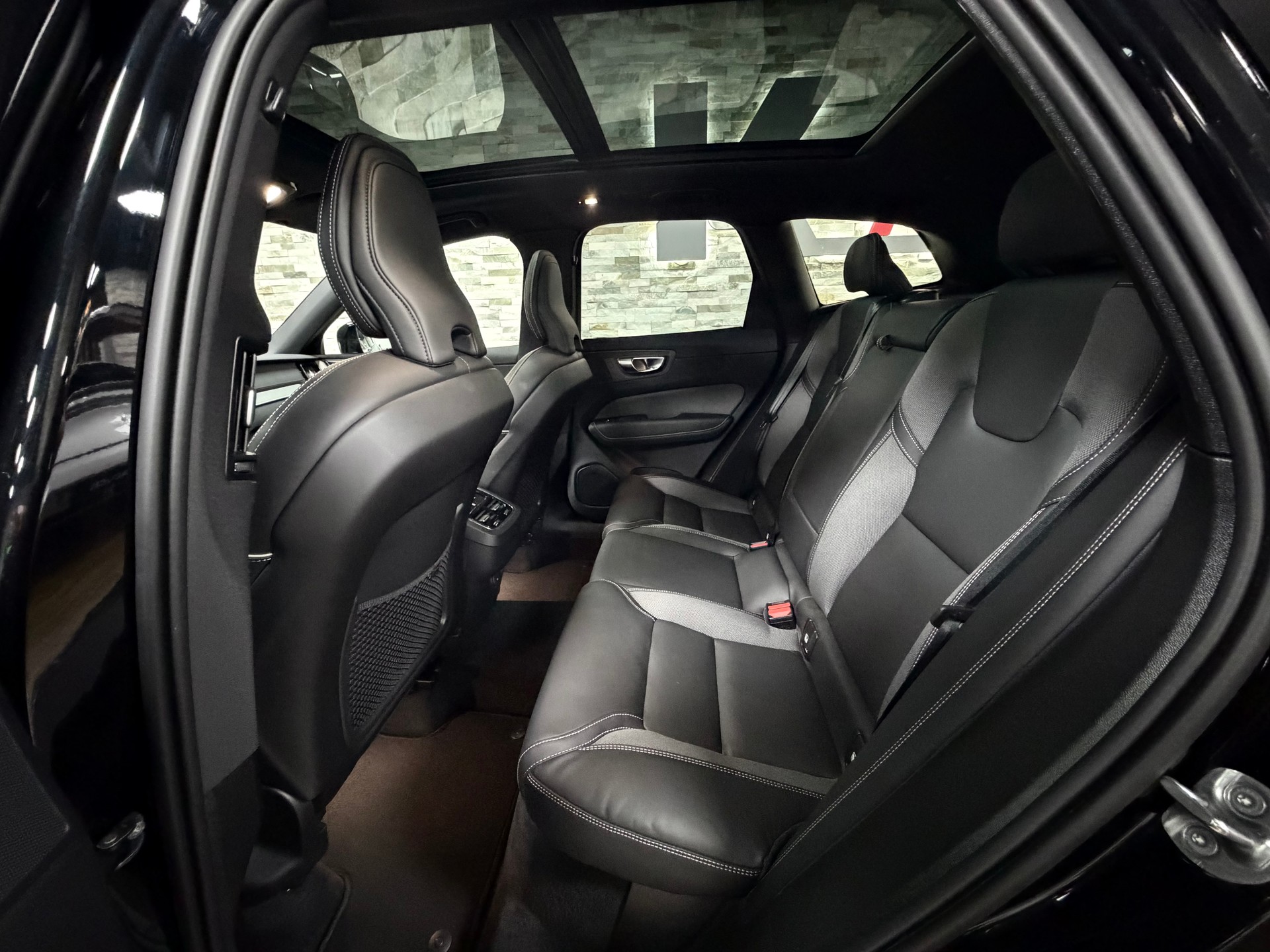 VOLVO XC60 B5 Benzin Mild Hybrid AWD Ultra Dark Geartronic-image-24