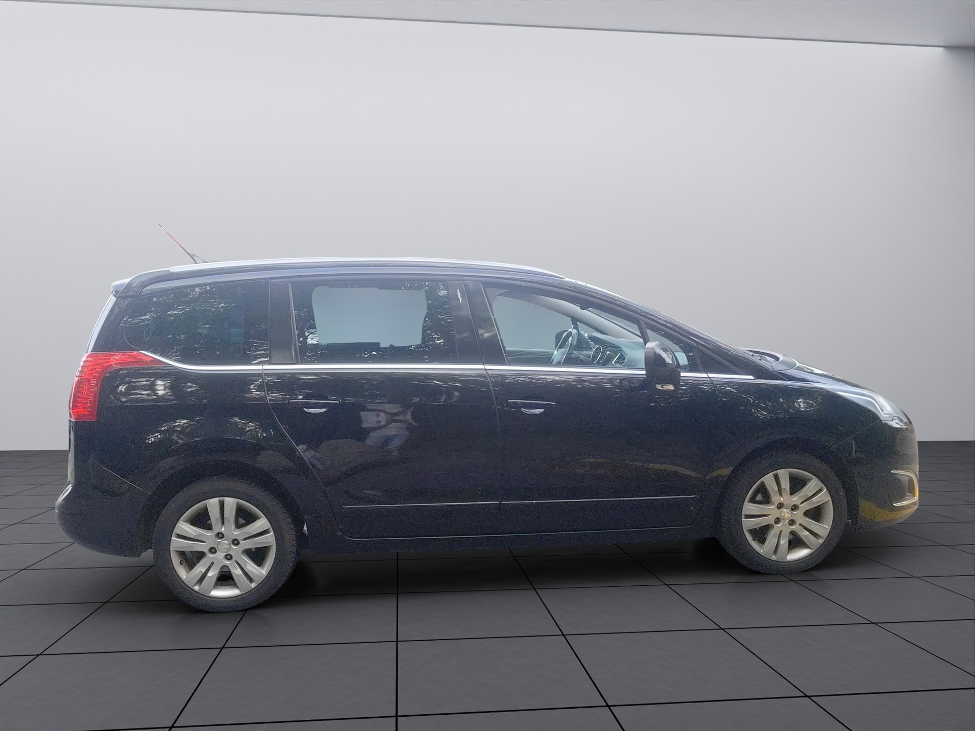 PEUGEOT 5008 1.6 BlueHDi Sensation Tiptronic-image-5