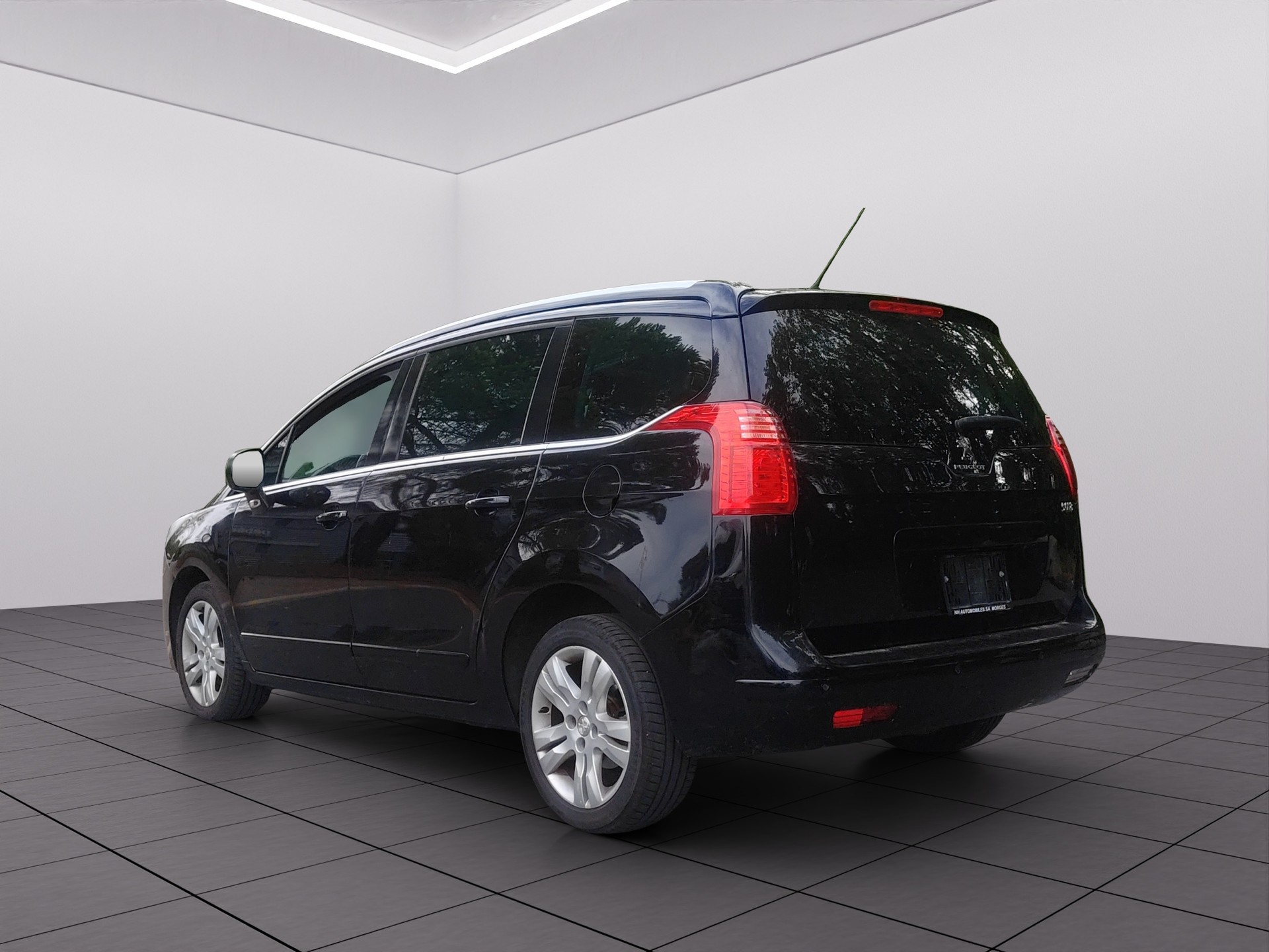 PEUGEOT 5008 1.6 BlueHDi Sensation Tiptronic-image-4