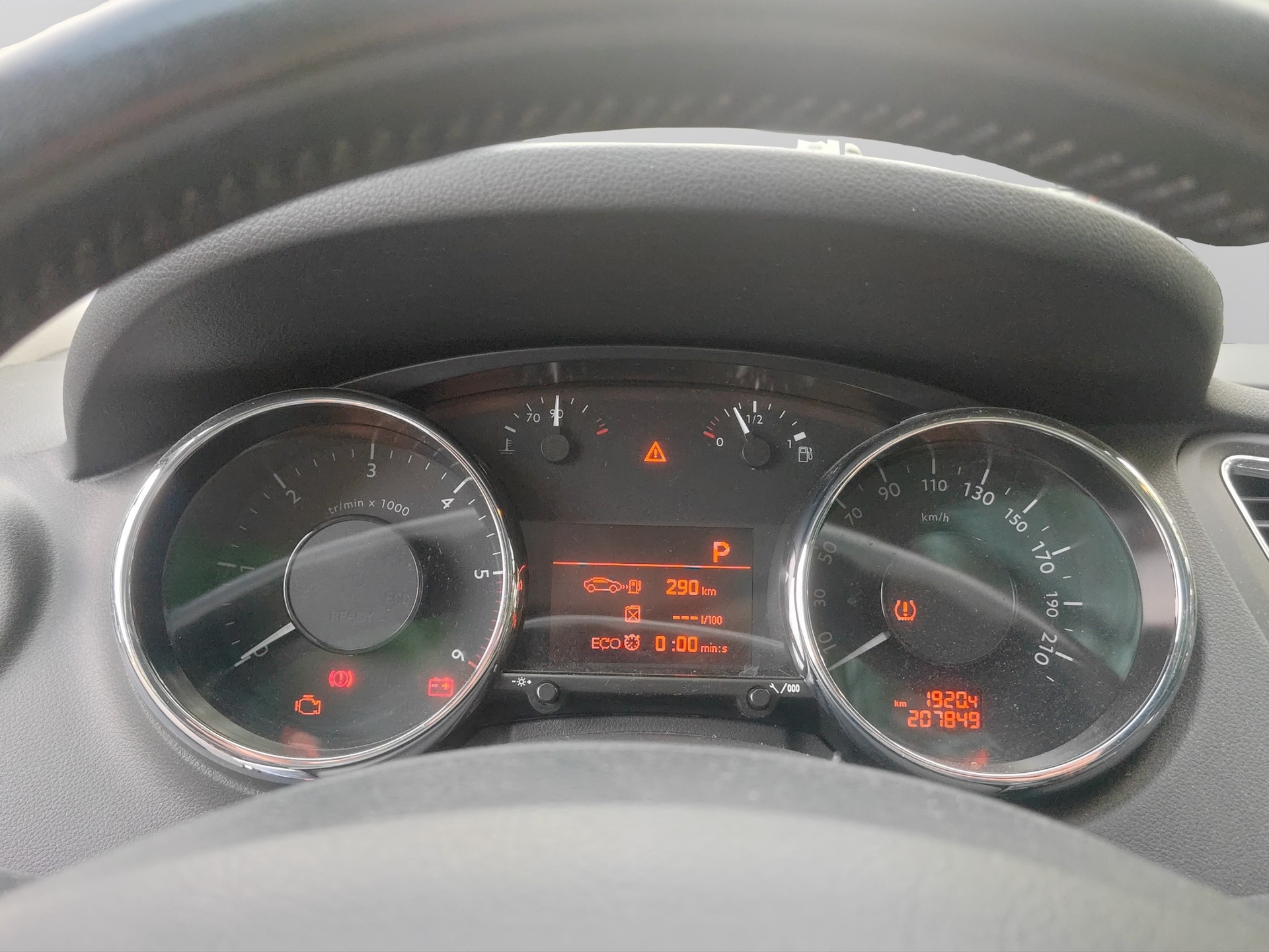 PEUGEOT 5008 1.6 BlueHDi Sensation Tiptronic-image-8