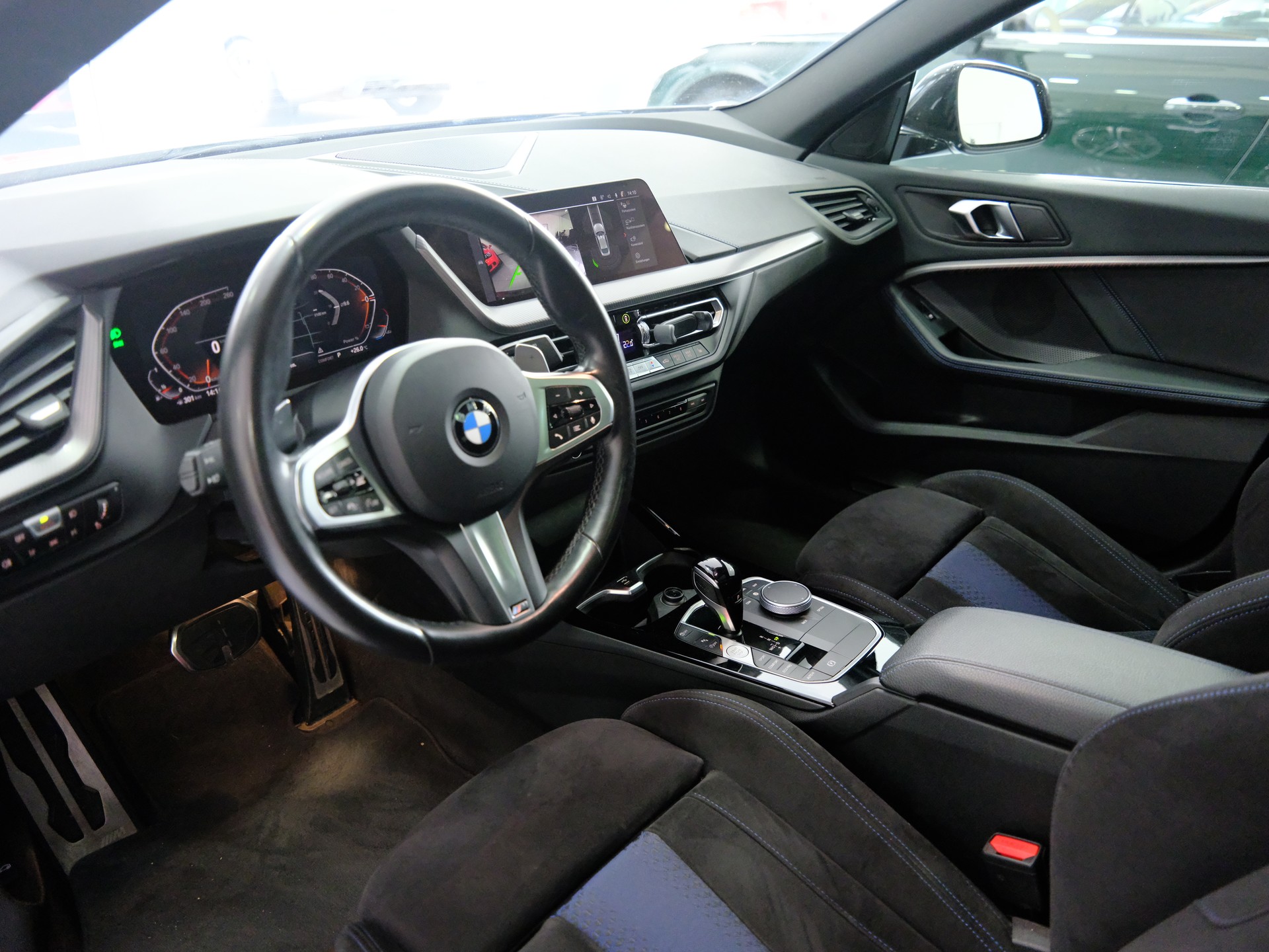 BMW 220i M Sport-image-9