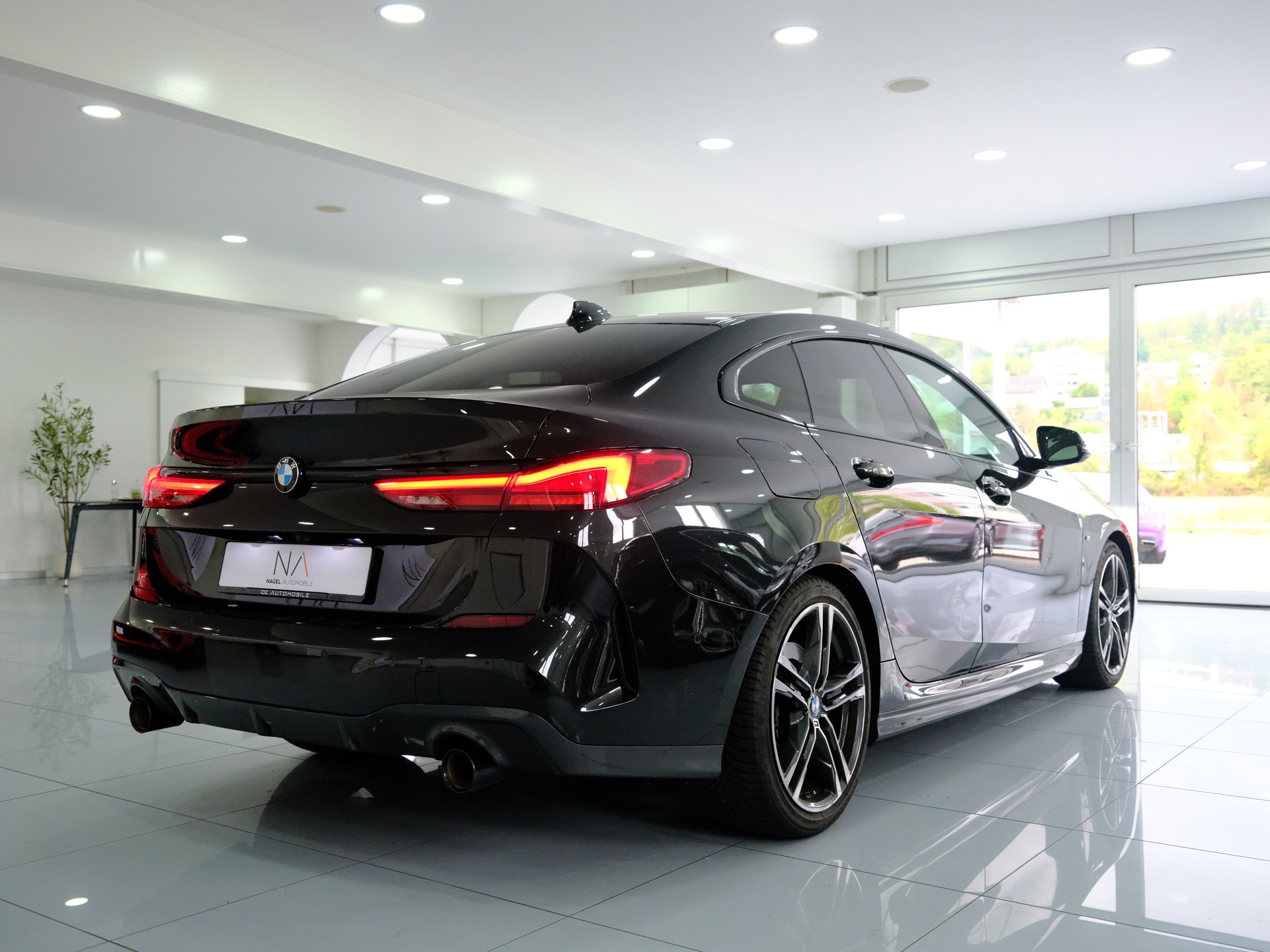 BMW 220i M Sport-image-5