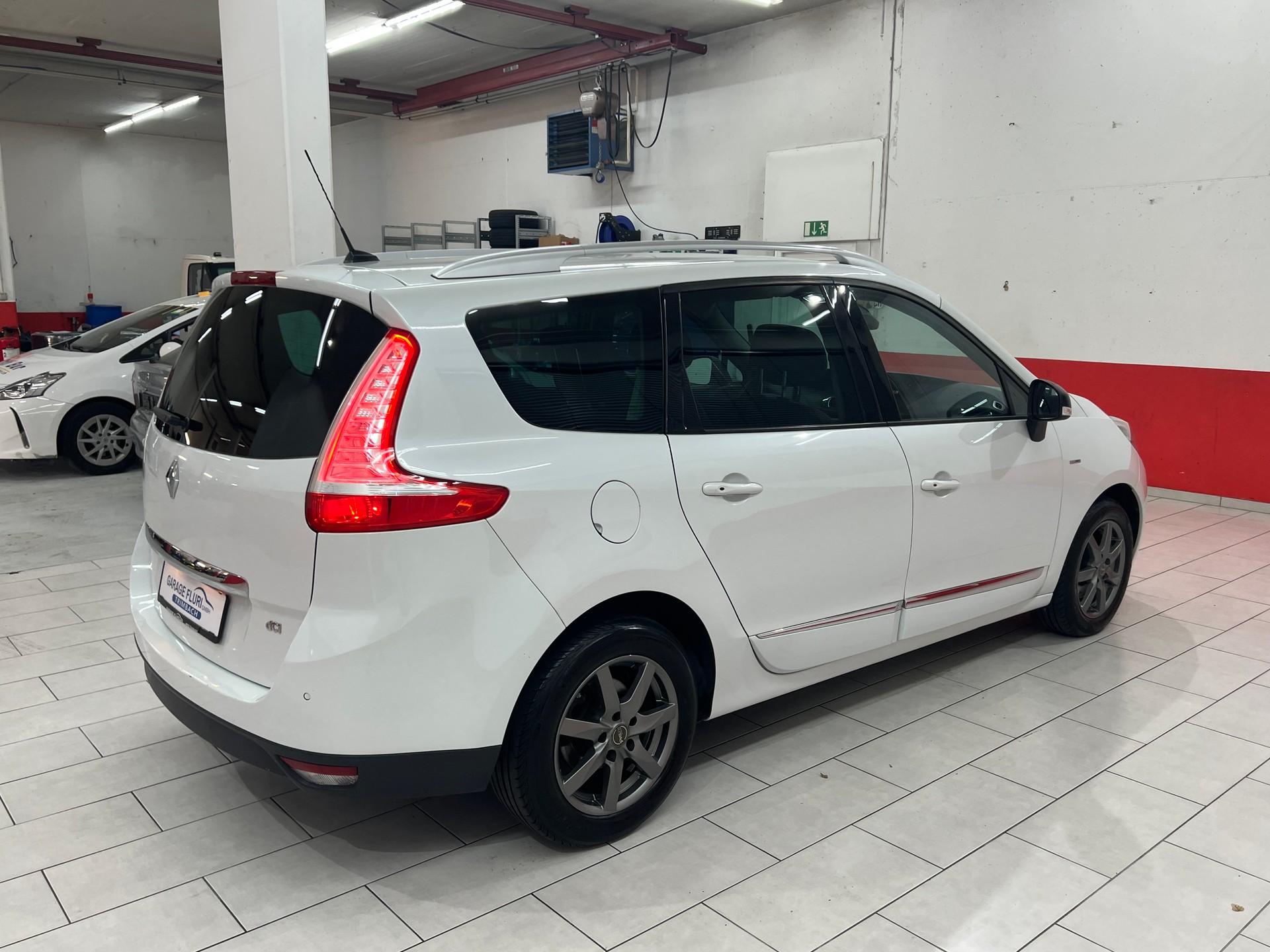 RENAULT Grand Scénic 1.5 dCi Bose EDC-image-4