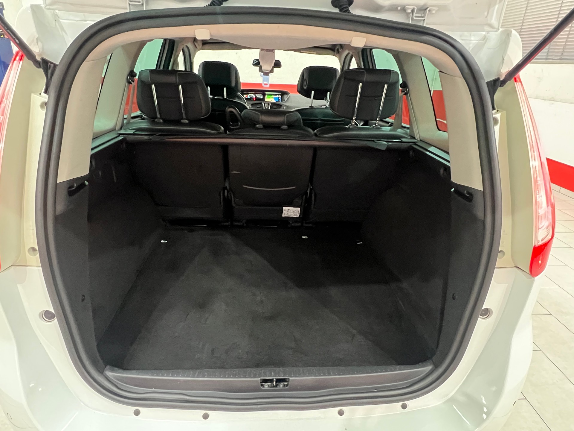 RENAULT Grand Scénic 1.5 dCi Bose EDC-image-15
