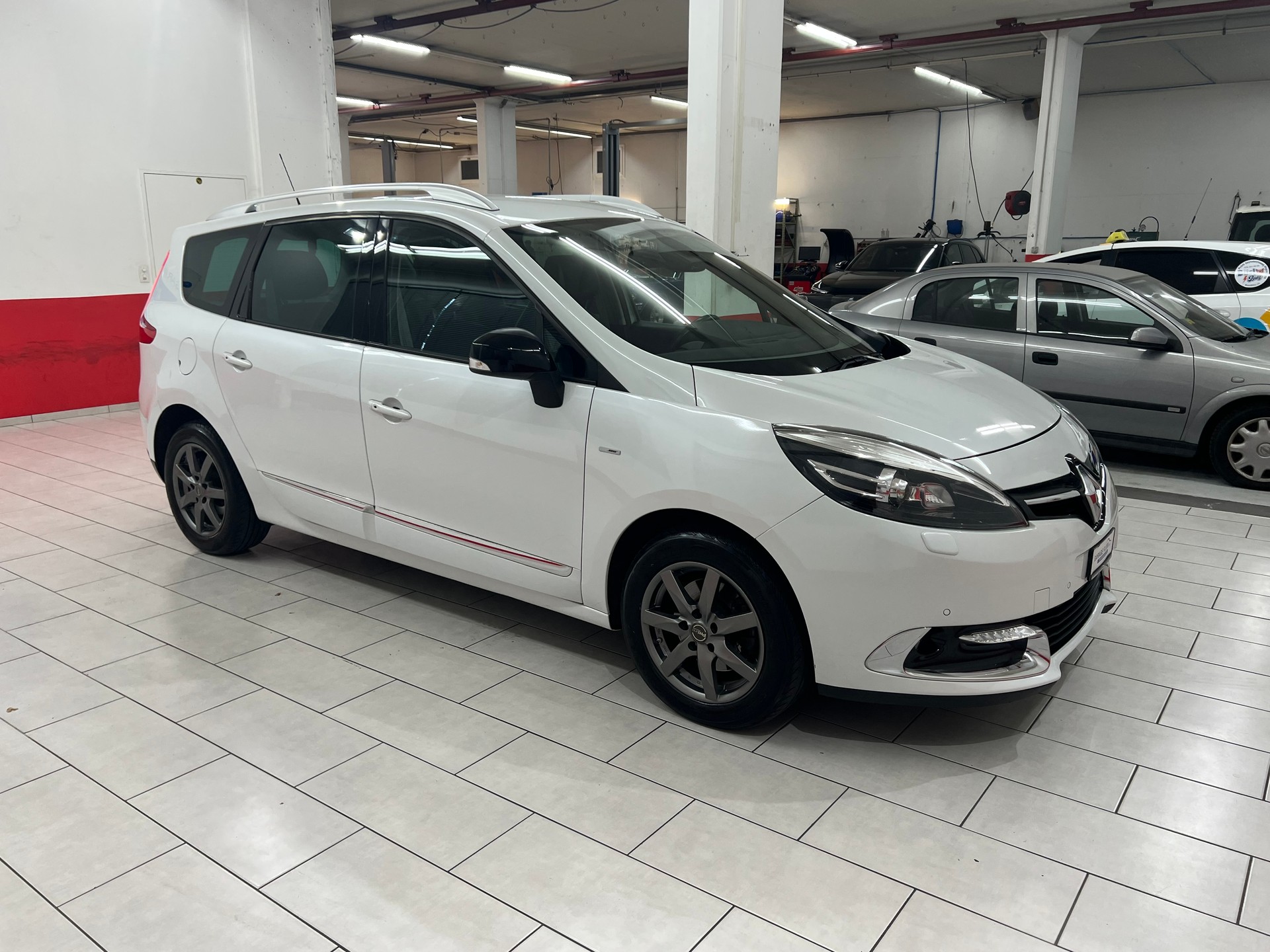 RENAULT Grand Scénic 1.5 dCi Bose EDC-image-3