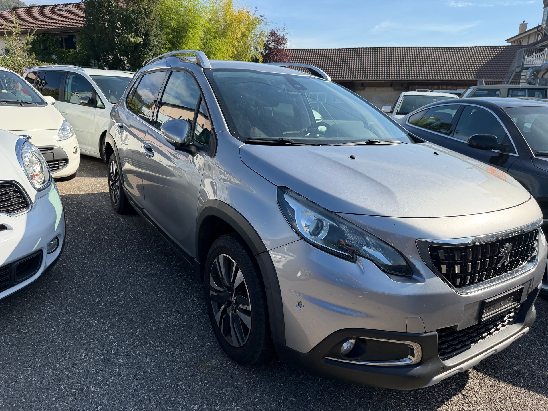 PEUGEOT 2008 1.2 PureTech Allure-image-2