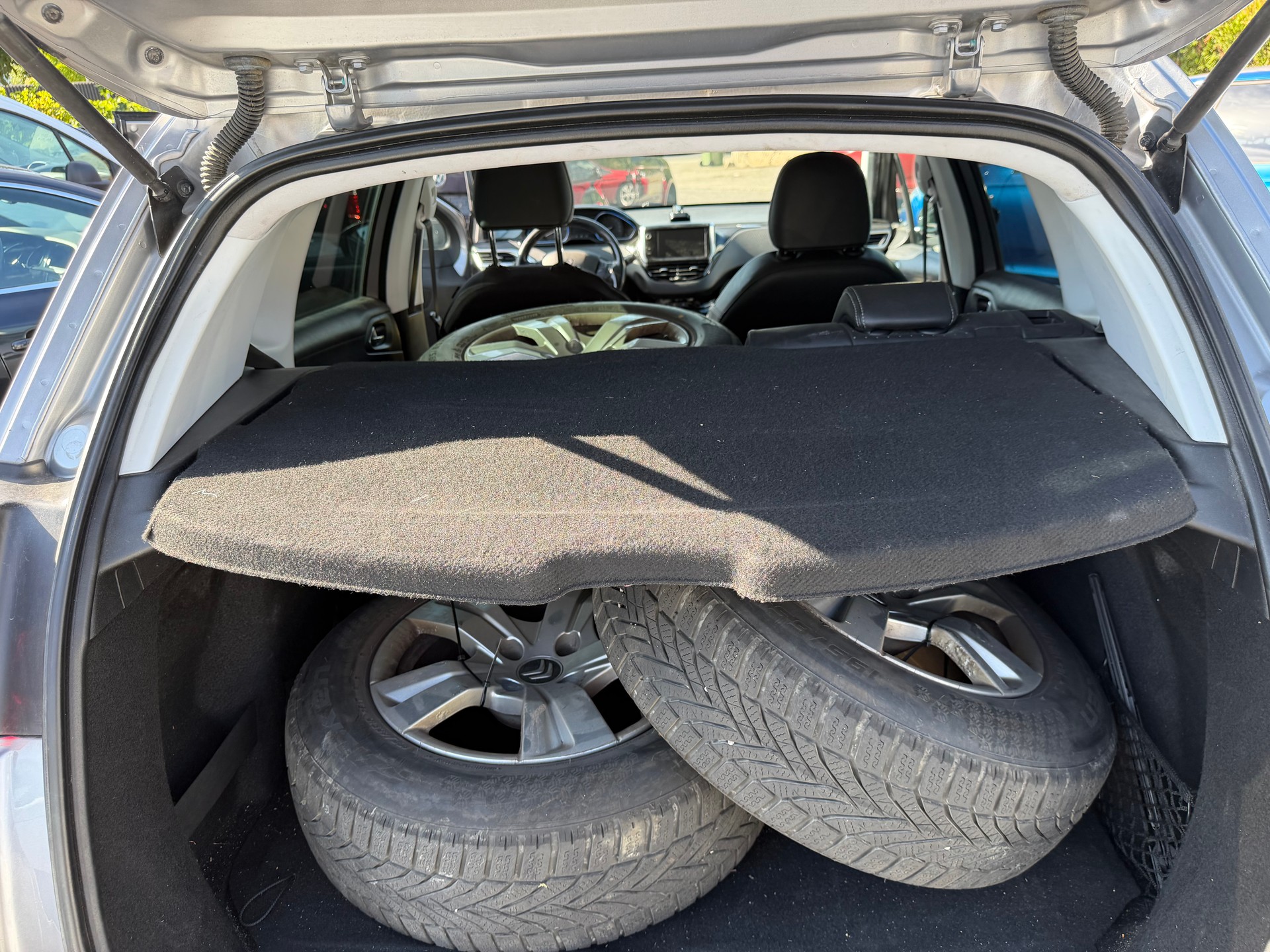 PEUGEOT 2008 1.2 PureTech Allure-image-6