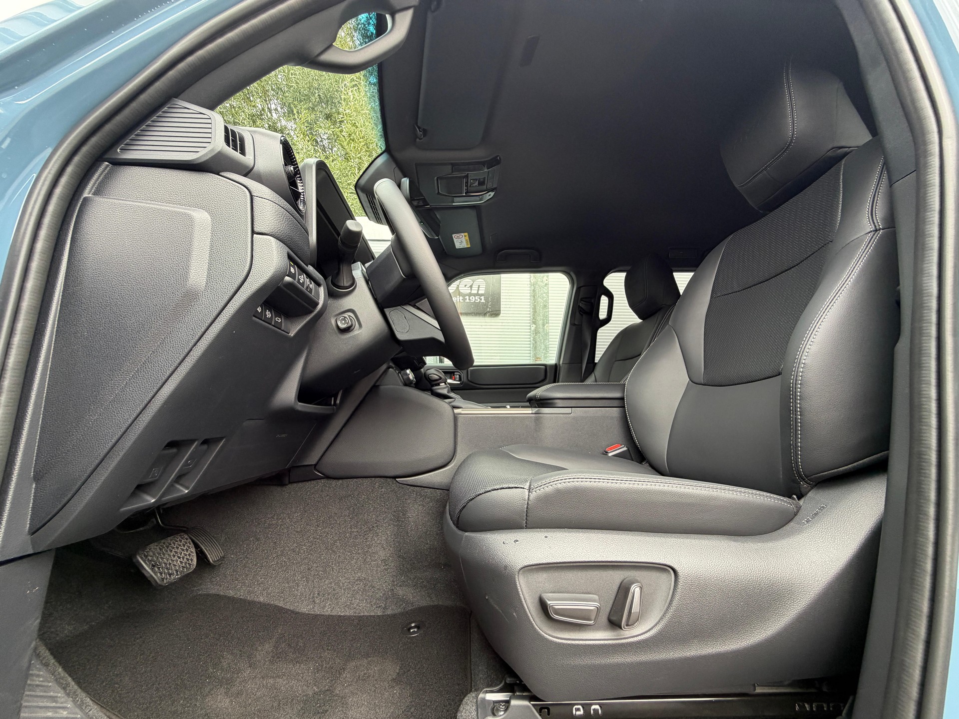 TOYOTA Land Cruiser 2.8 D 48V 230 Rebel-image-9