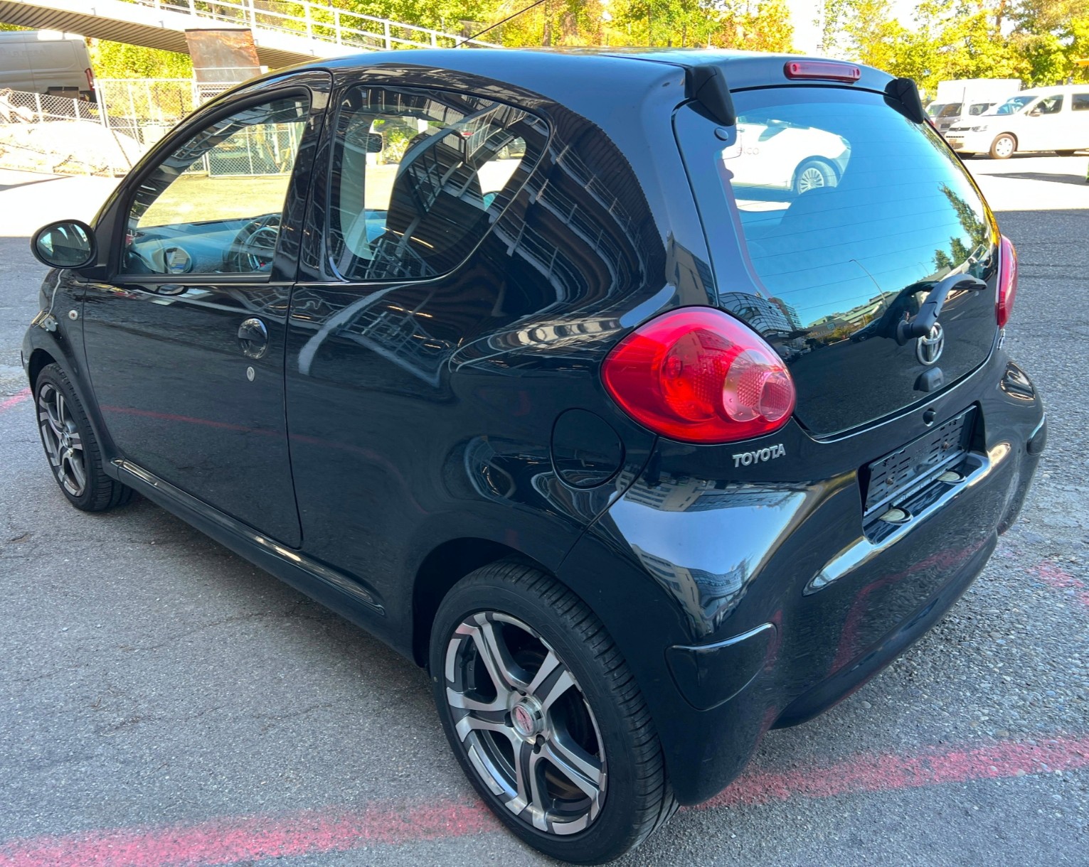 TOYOTA Aygo 1.0 Linea Terra-image-3