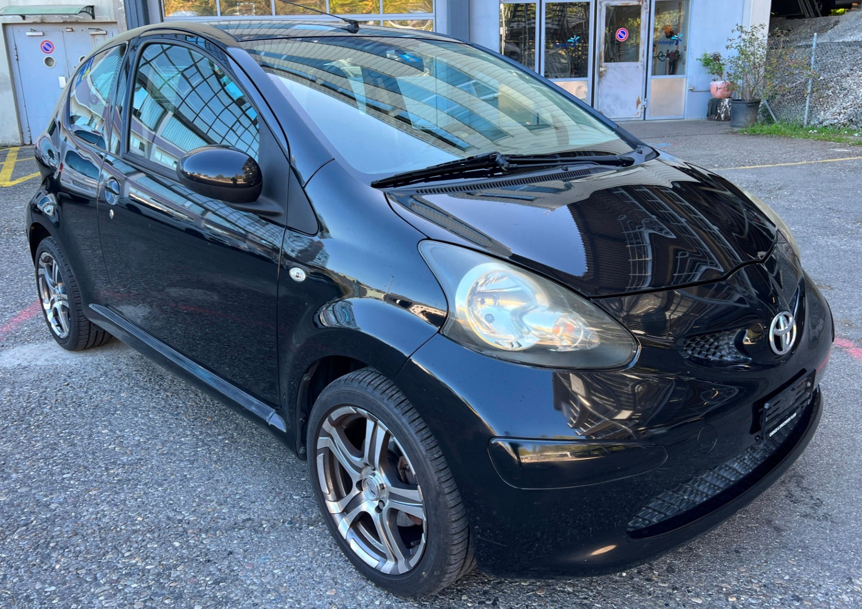 TOYOTA Aygo 1.0 Linea Terra-image-1