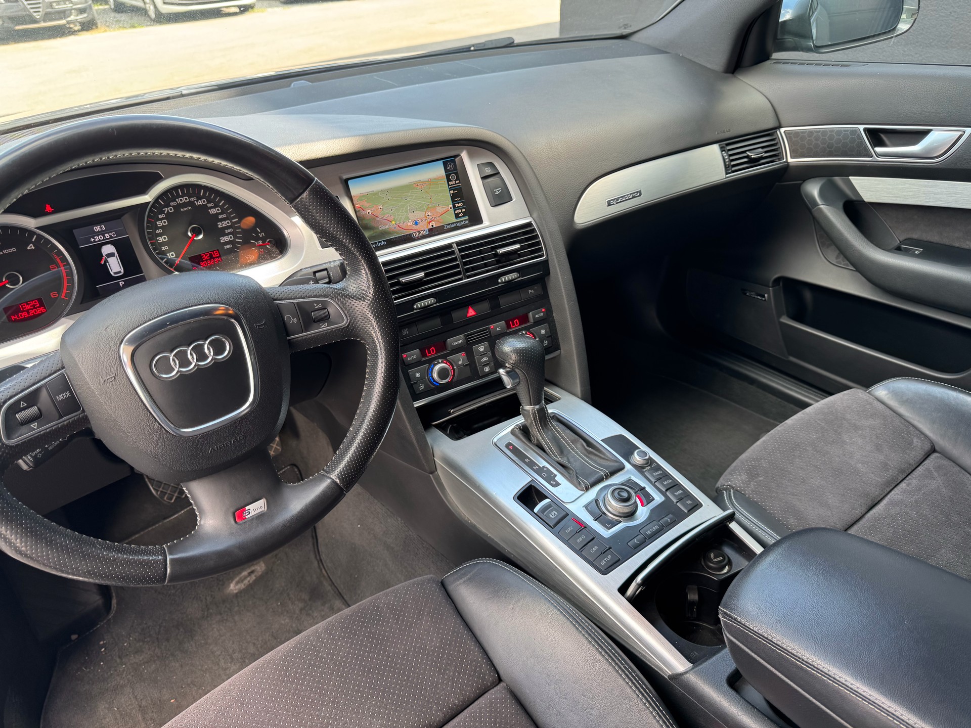AUDI A6 Avant 3.0 V6 TDI quattro tiptronic-image-4